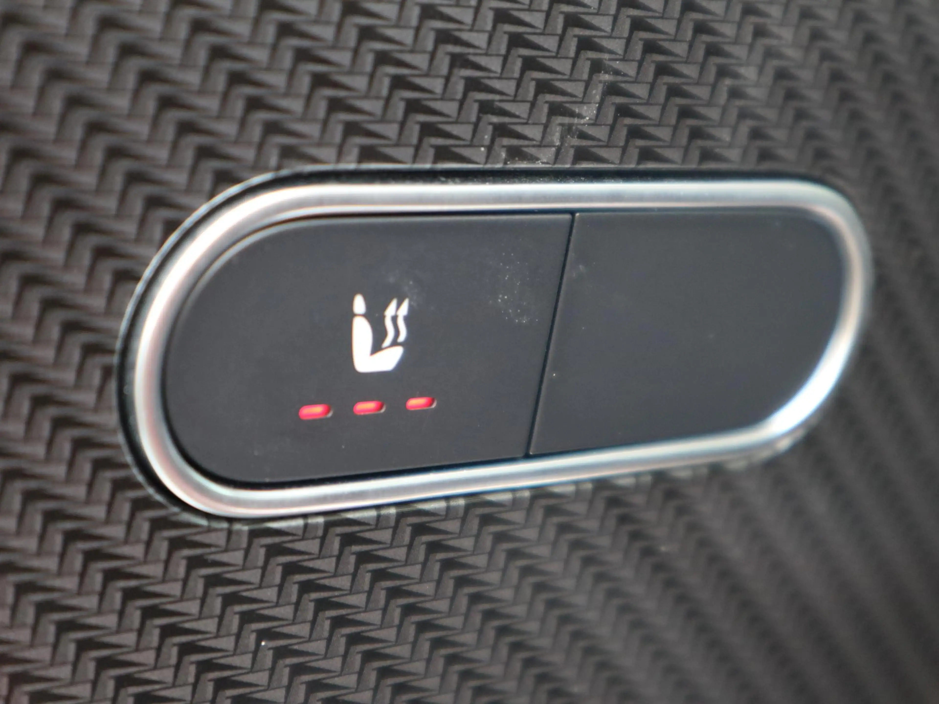 Mercedes-Benz GLA 250 e Business Solution AMG Limited — photo 15