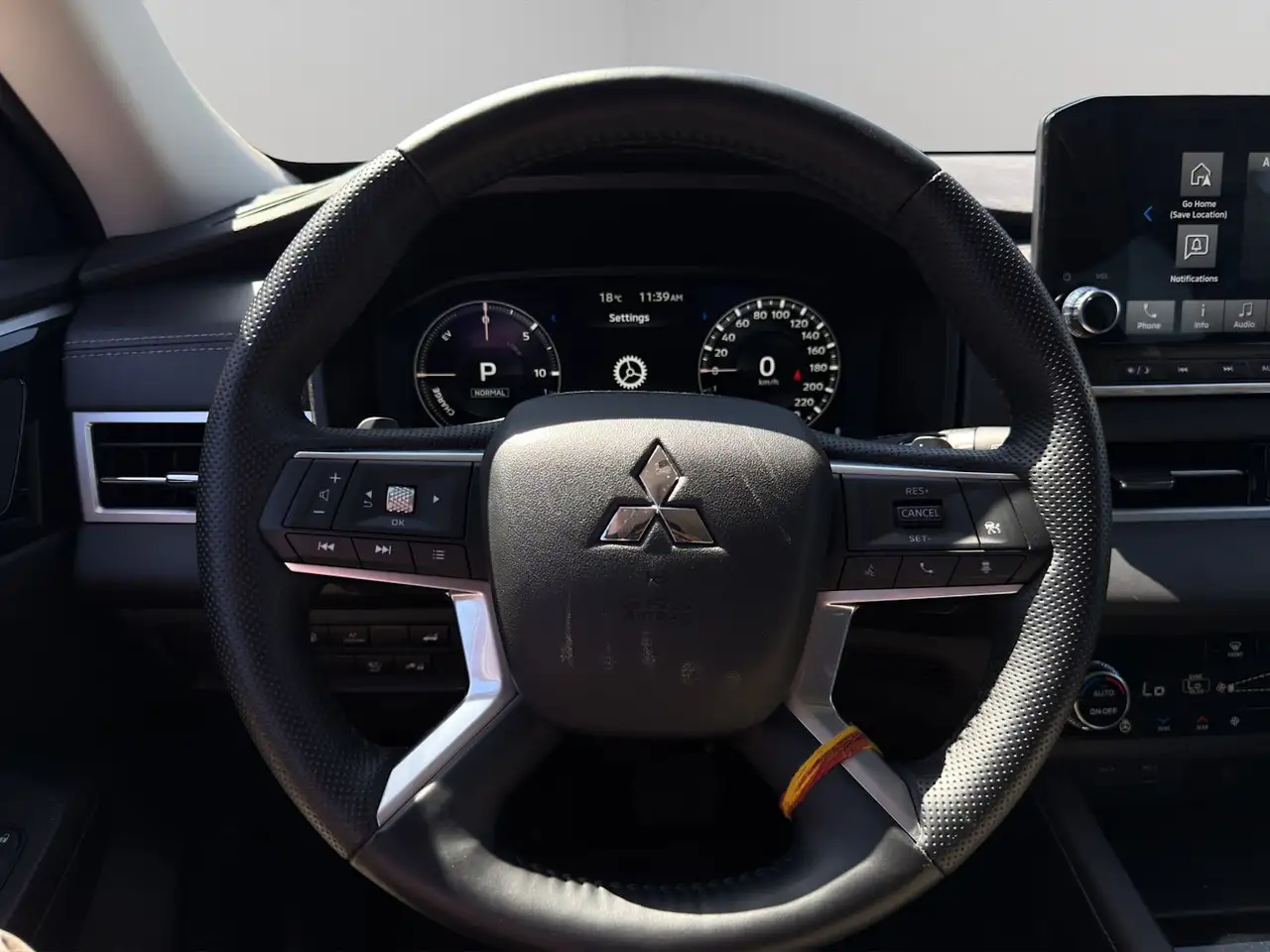 Mitsubishi Outlander снимка Mitsubishi Outlander