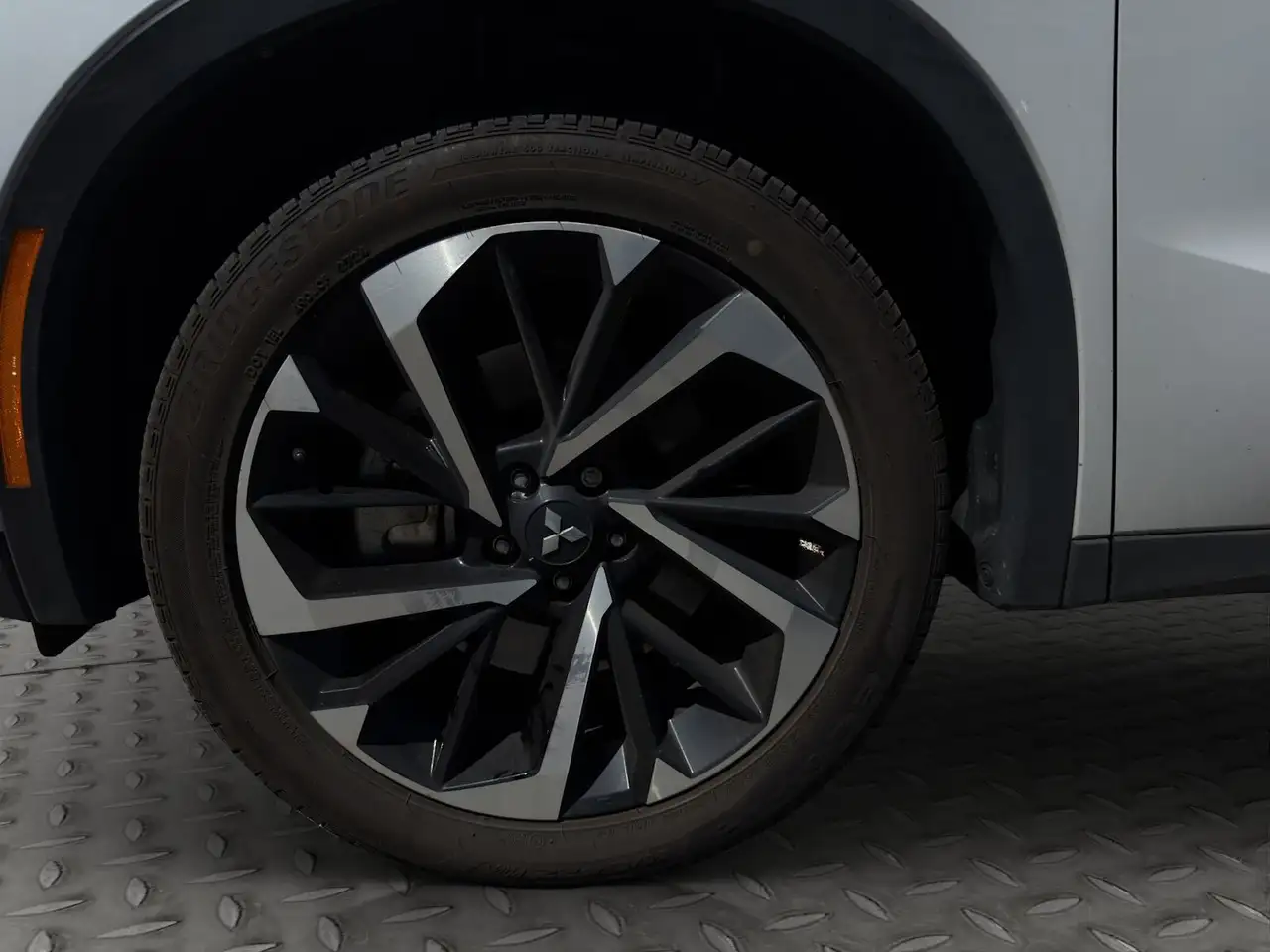 Mitsubishi Outlander снимка Mitsubishi Outlander