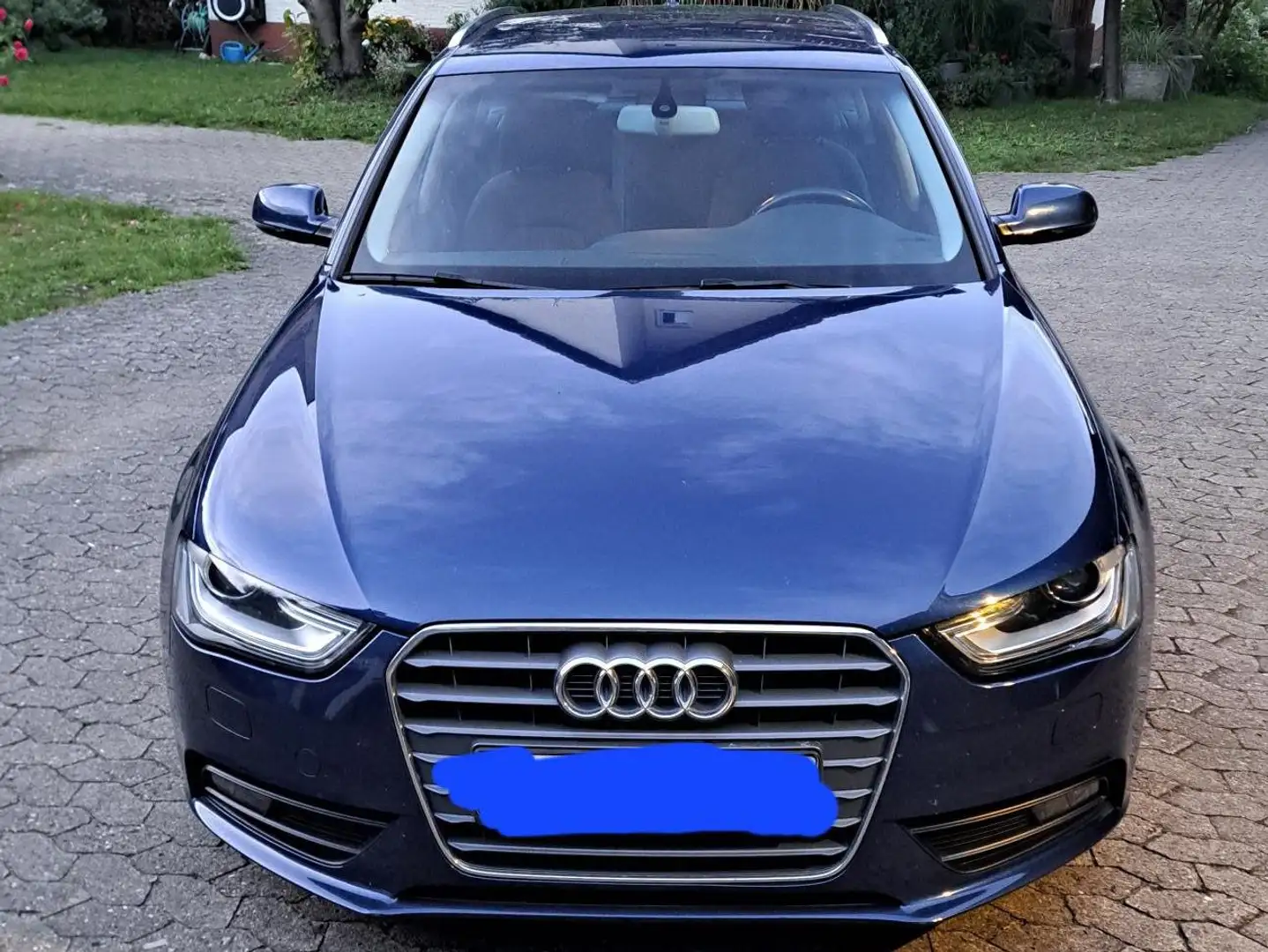 Audi A4 A4 Avant 2.0 TDI ultra DPF Attraction Blau - 1