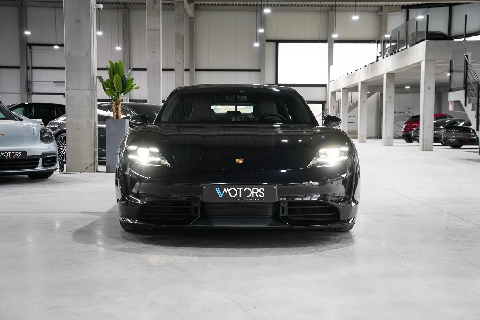 Porsche Taycan Turbo 93.4 kWh - SoH available- sportchrono - bose crna - 2