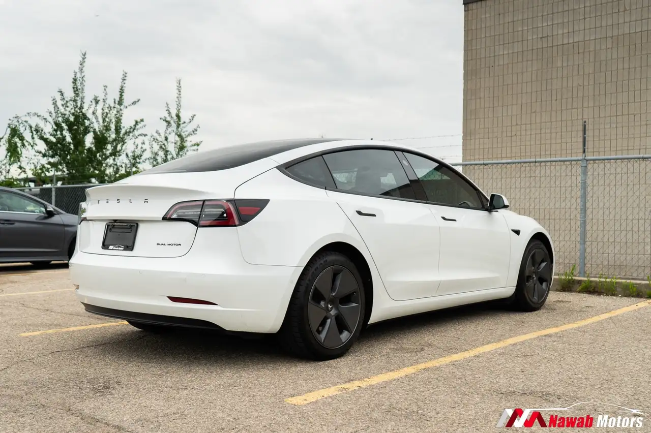 Tesla Model 3 снимка Tesla Model 3