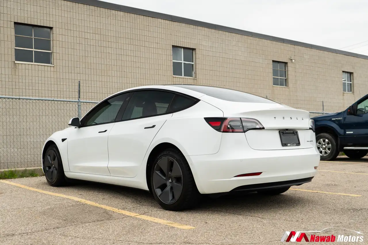 Tesla Model 3 снимка Tesla Model 3