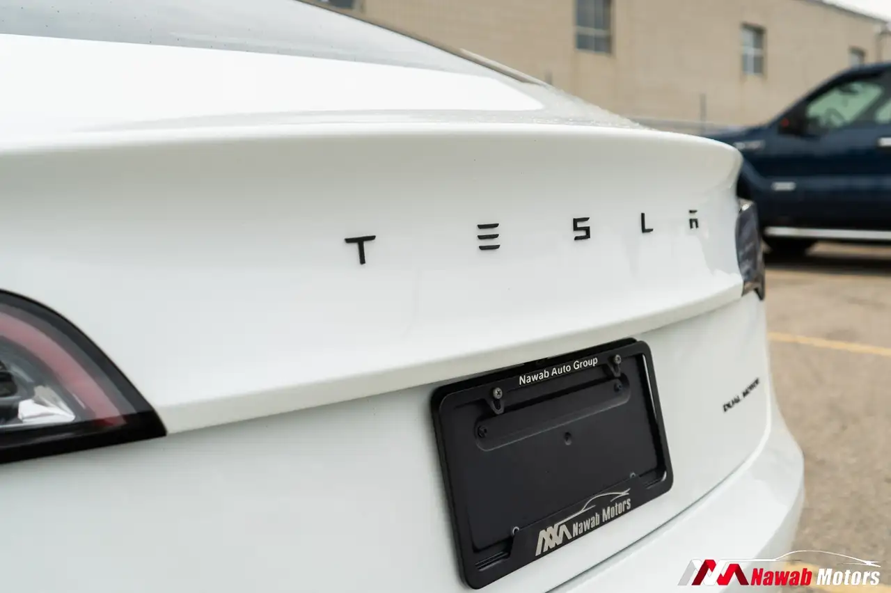 Tesla Model 3 снимка Tesla Model 3