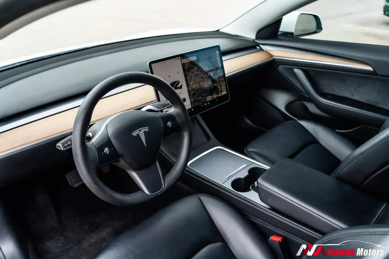 Tesla Model 3 снимка Tesla Model 3