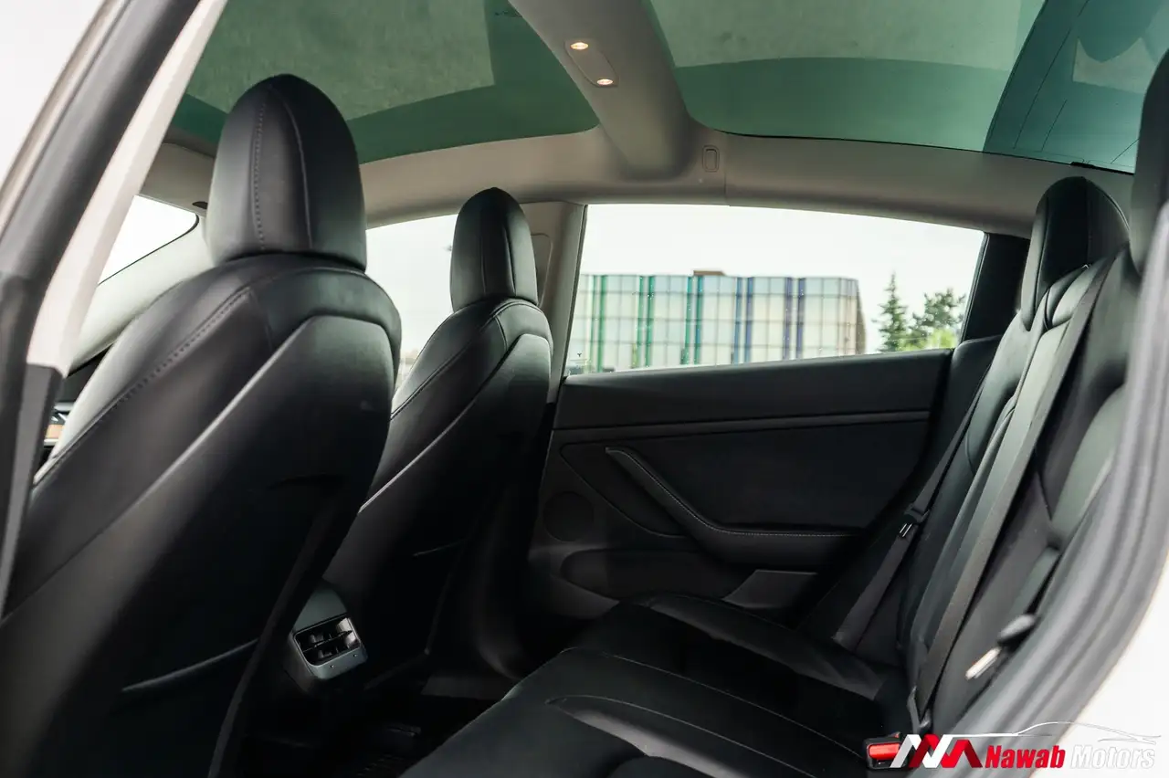 Tesla Model 3 снимка Tesla Model 3