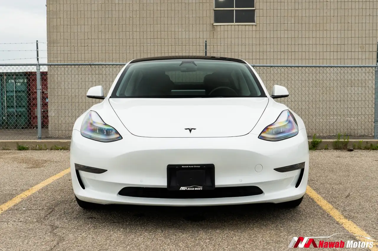 Tesla Model 3 снимка Tesla Model 3