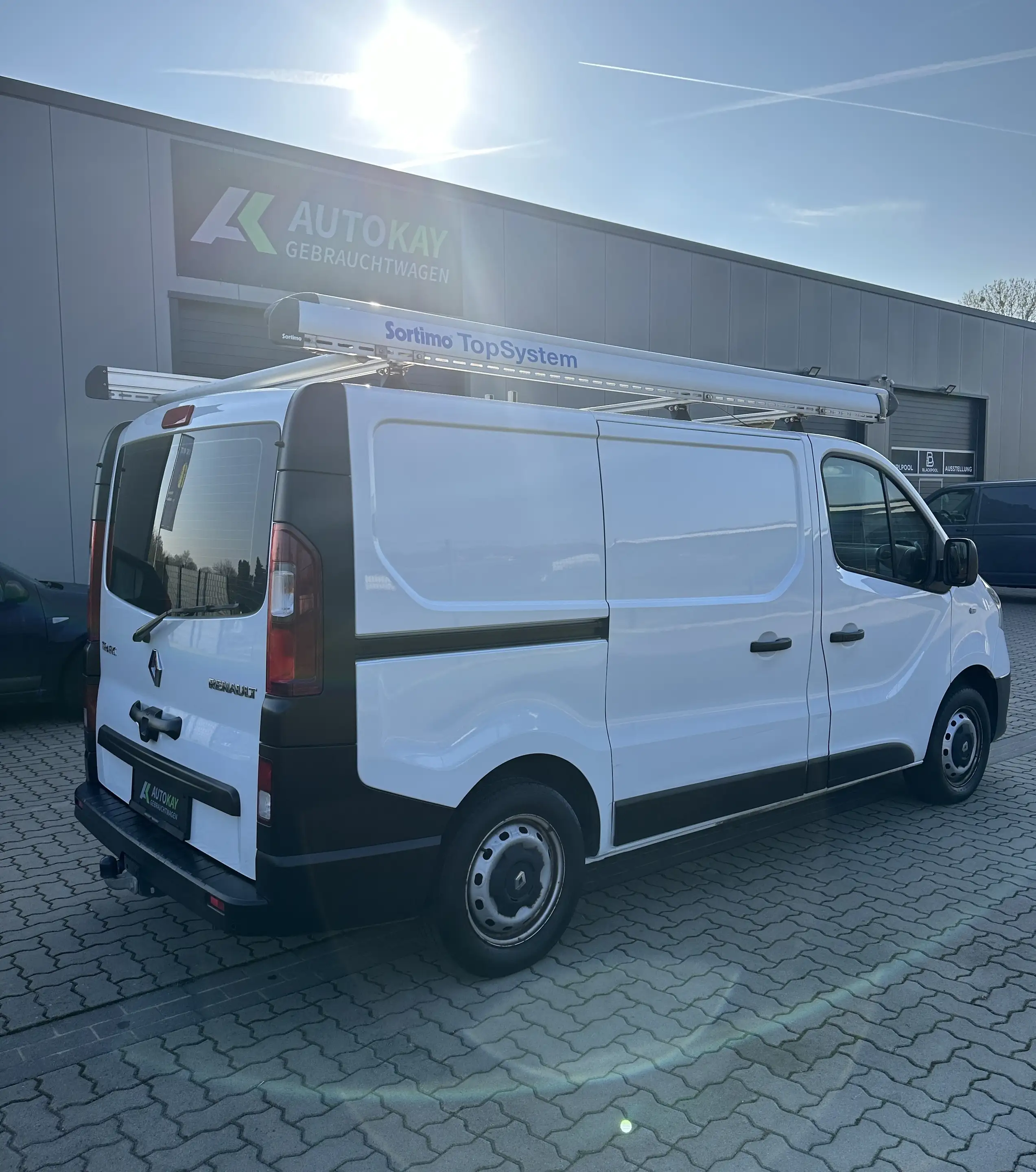 Renault Trafic L1H1 2,7t Komfort Sortimo Schränke*Klima*Navi*PDC*AHK*Rückfahrkamera.* Mwst Ausweisbar — photo 6