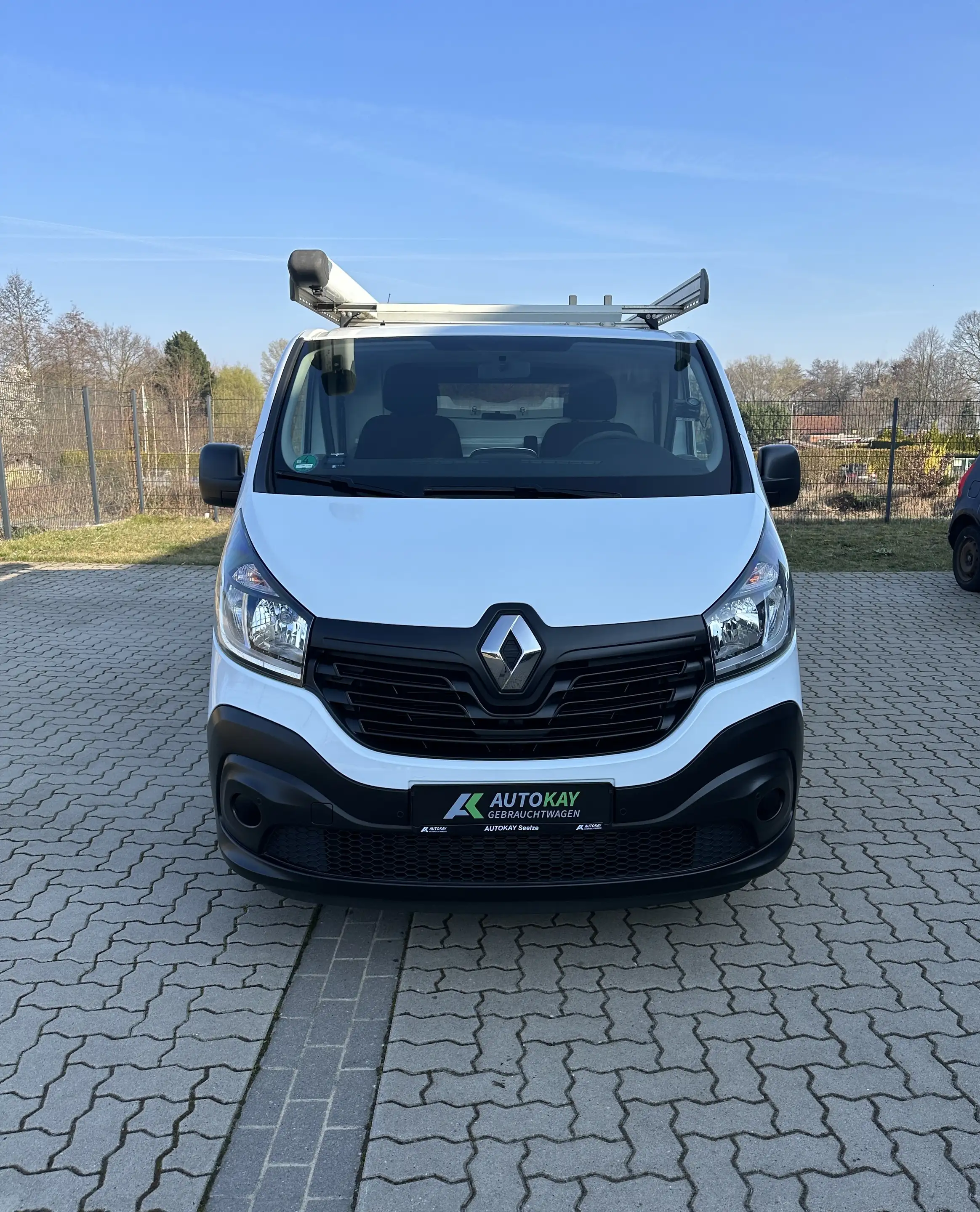 Renault Trafic L1H1 2,7t Komfort Sortimo Schränke*Klima*Navi*PDC*AHK*Rückfahrkamera.* Mwst Ausweisbar — photo 2