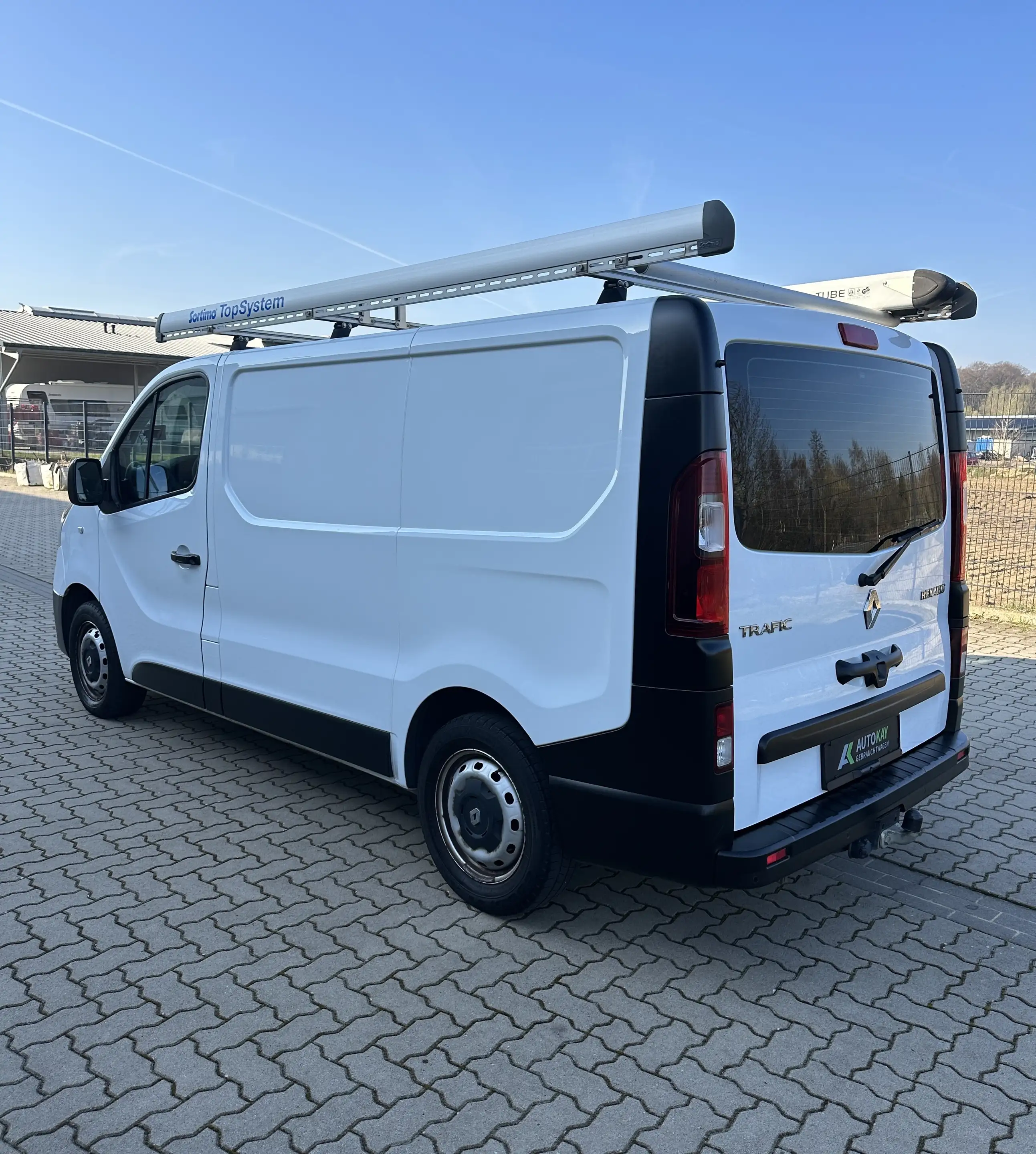 Renault Trafic L1H1 2,7t Komfort Sortimo Schränke*Klima*Navi*PDC*AHK*Rückfahrkamera.* Mwst Ausweisbar — photo 4