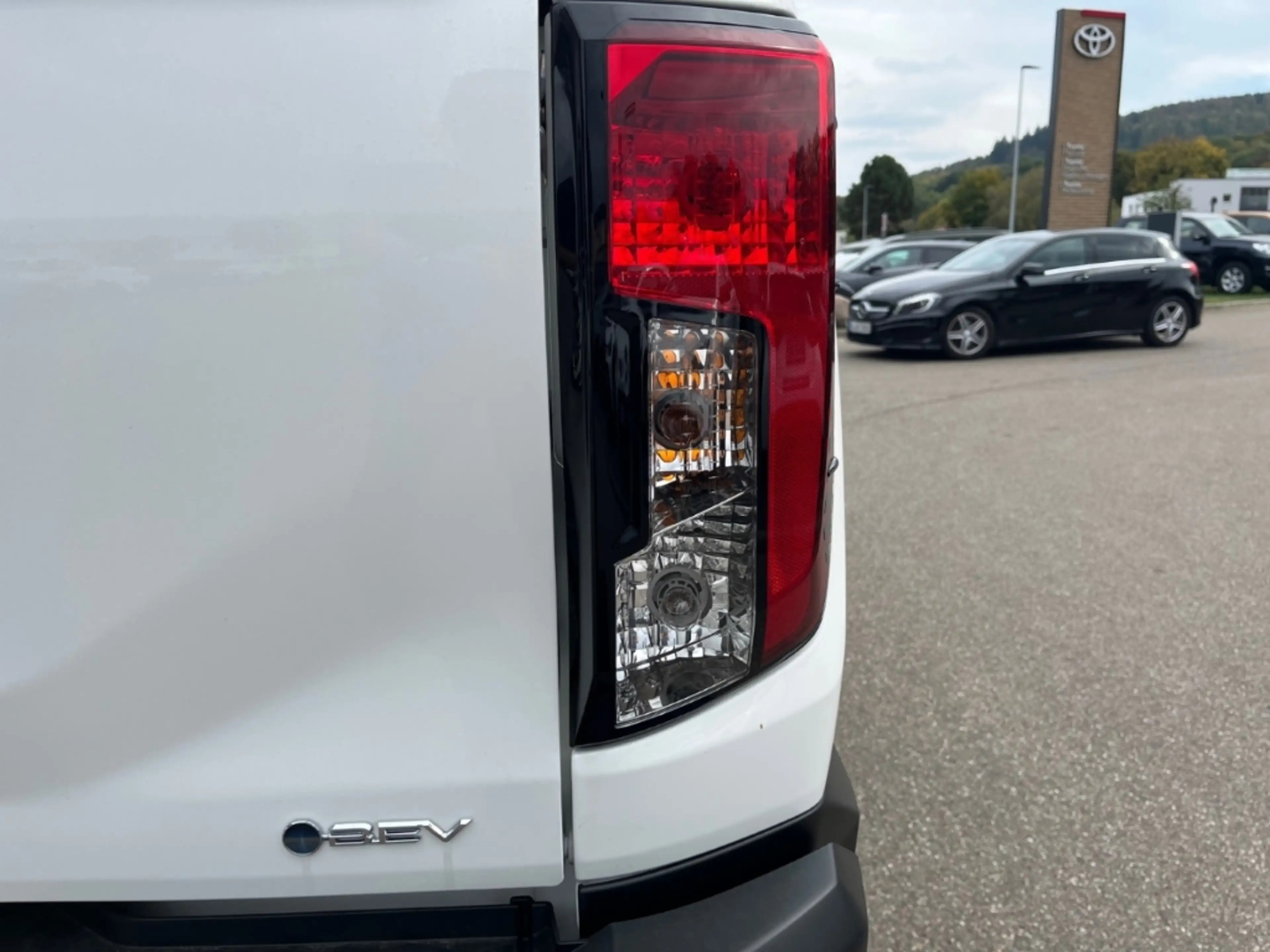 Toyota Hilux Double Cab BEV Duty Elektromotor / 59,2kWh On Stoc — photo 10