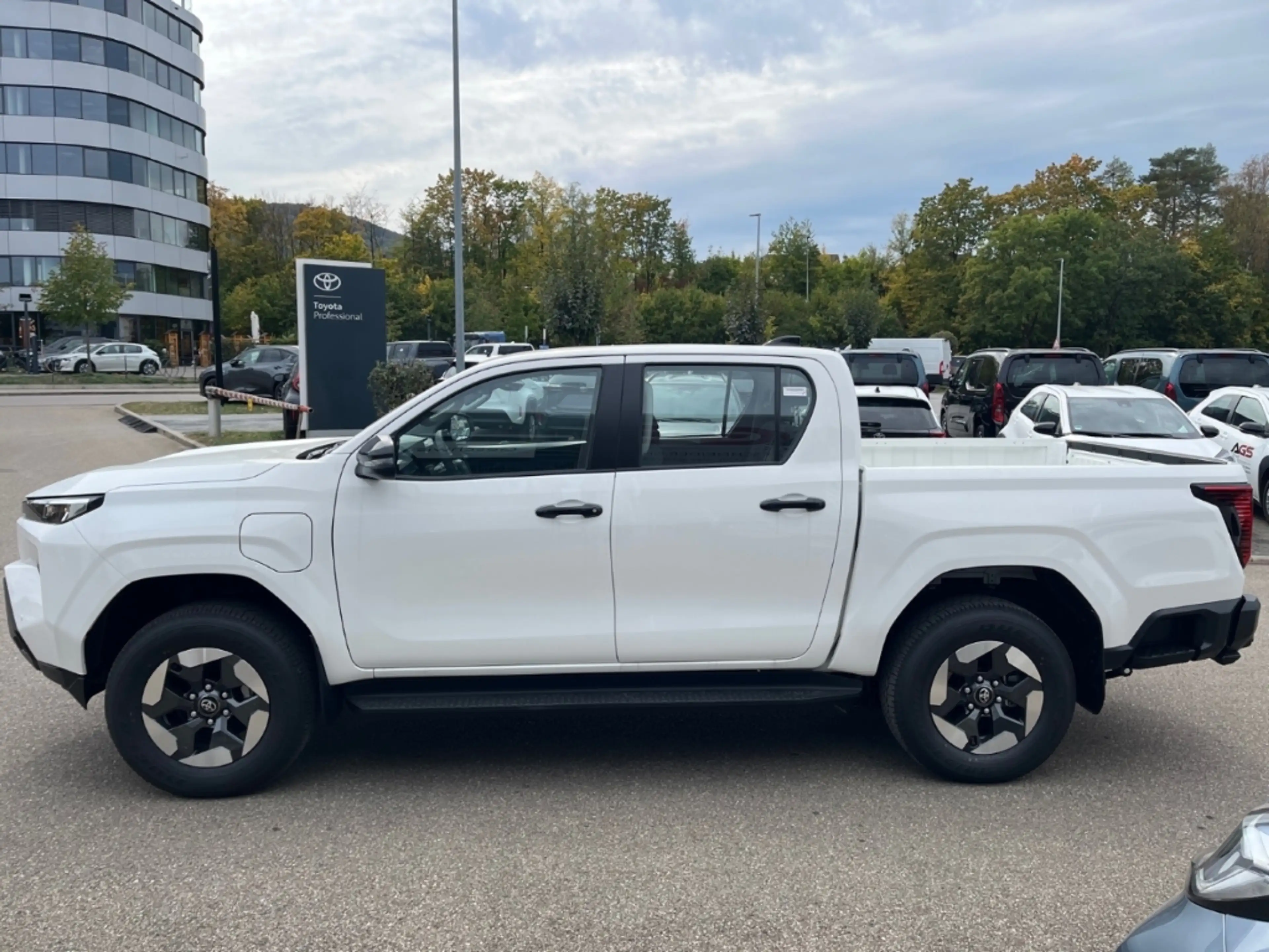 Toyota Hilux Double Cab BEV Duty Elektromotor / 59,2kWh On Stoc — photo 6
