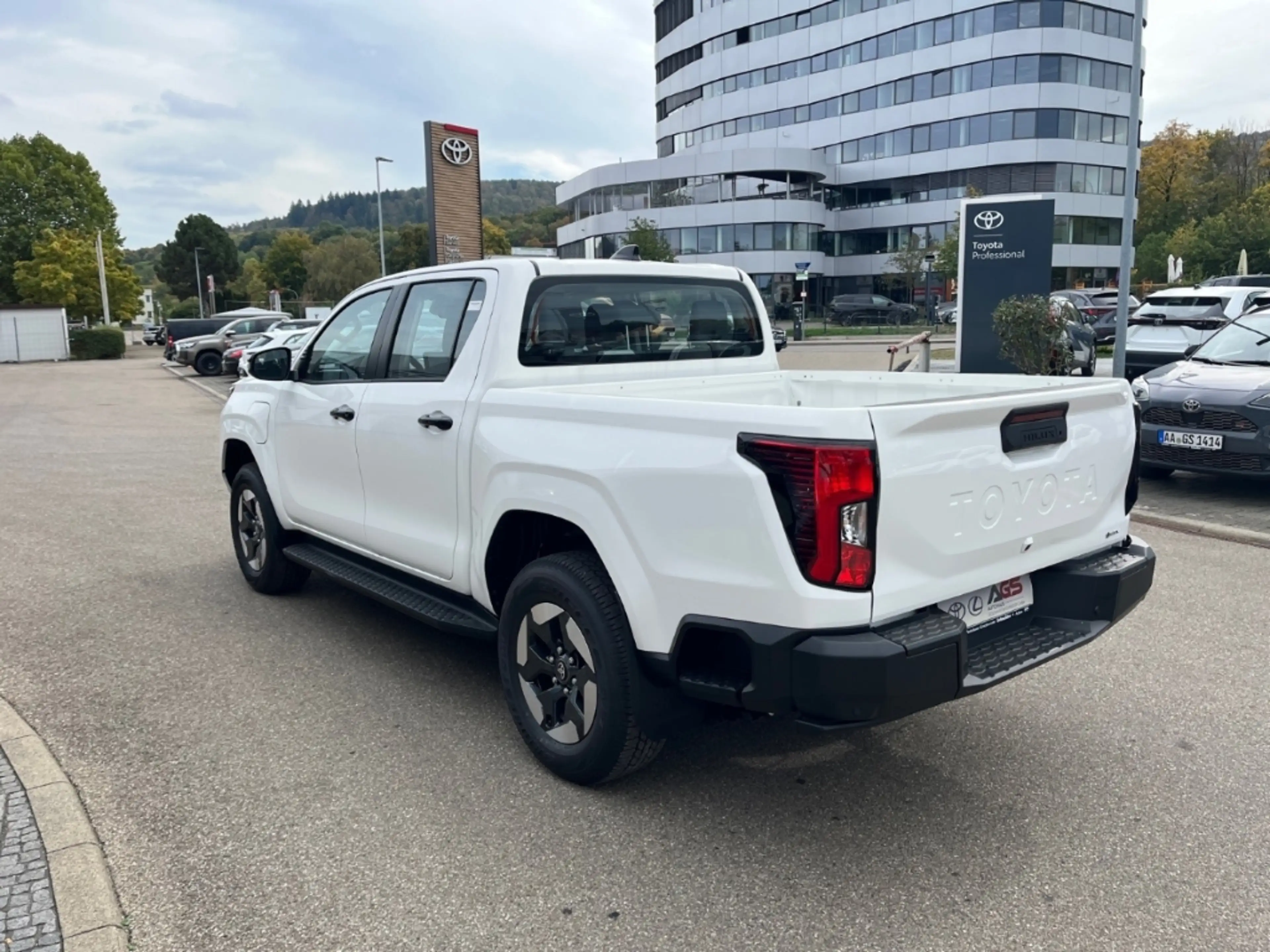 Toyota Hilux Double Cab BEV Duty Elektromotor / 59,2kWh On Stoc — photo 5