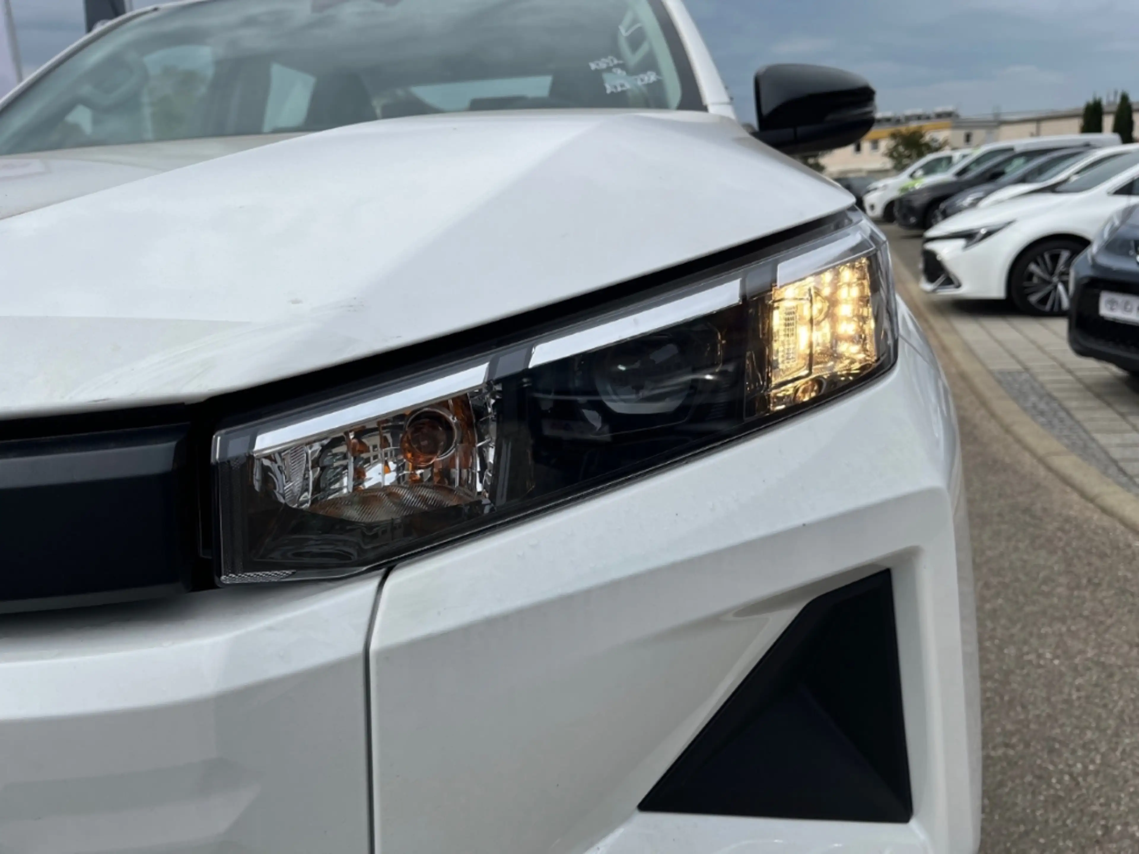 Toyota Hilux Double Cab BEV Duty Elektromotor / 59,2kWh On Stoc — photo 7