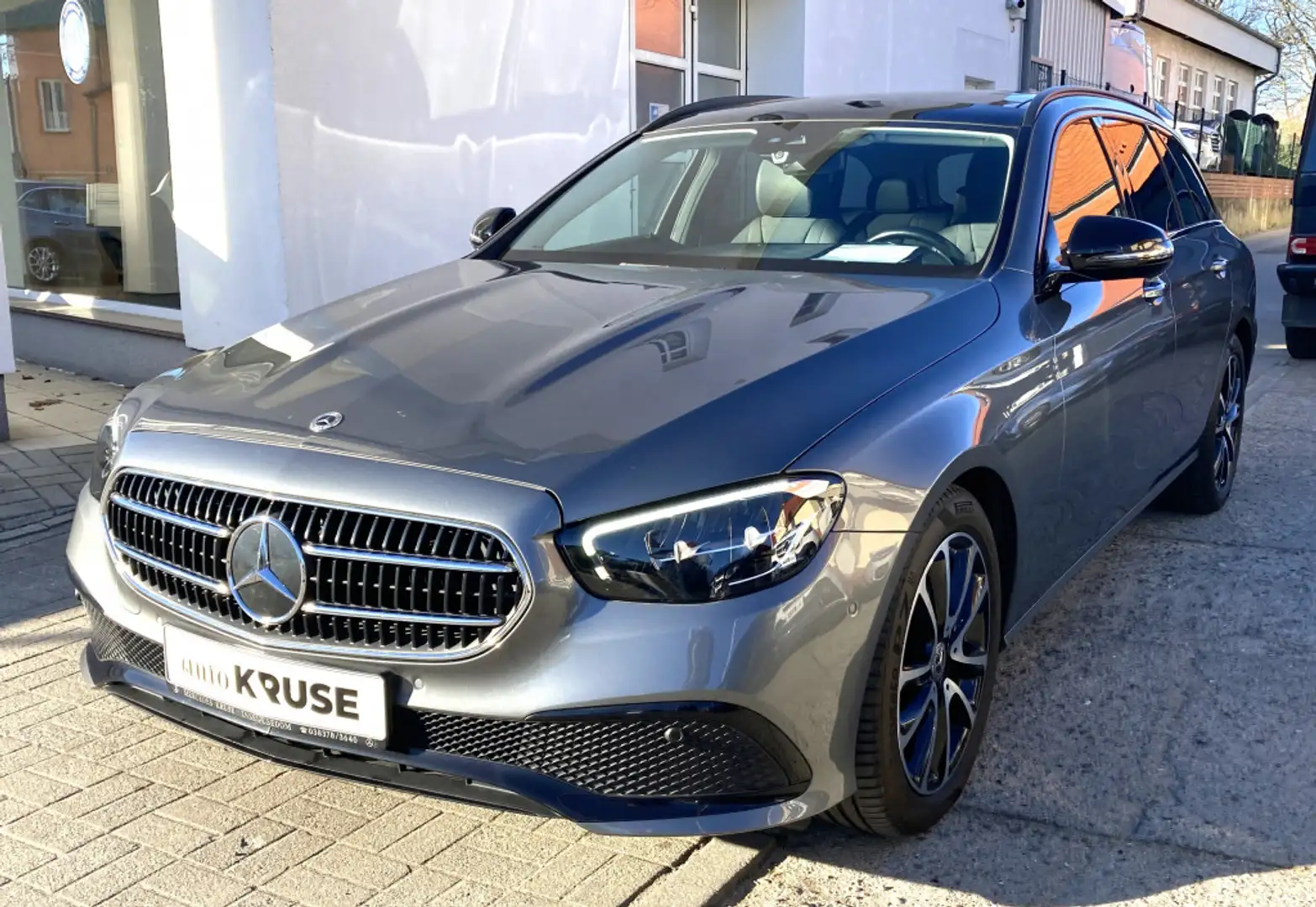 Mercedes-Benz E 200 *Avantg*Night-Paket*Pano*Sound*AZV Gris - 1