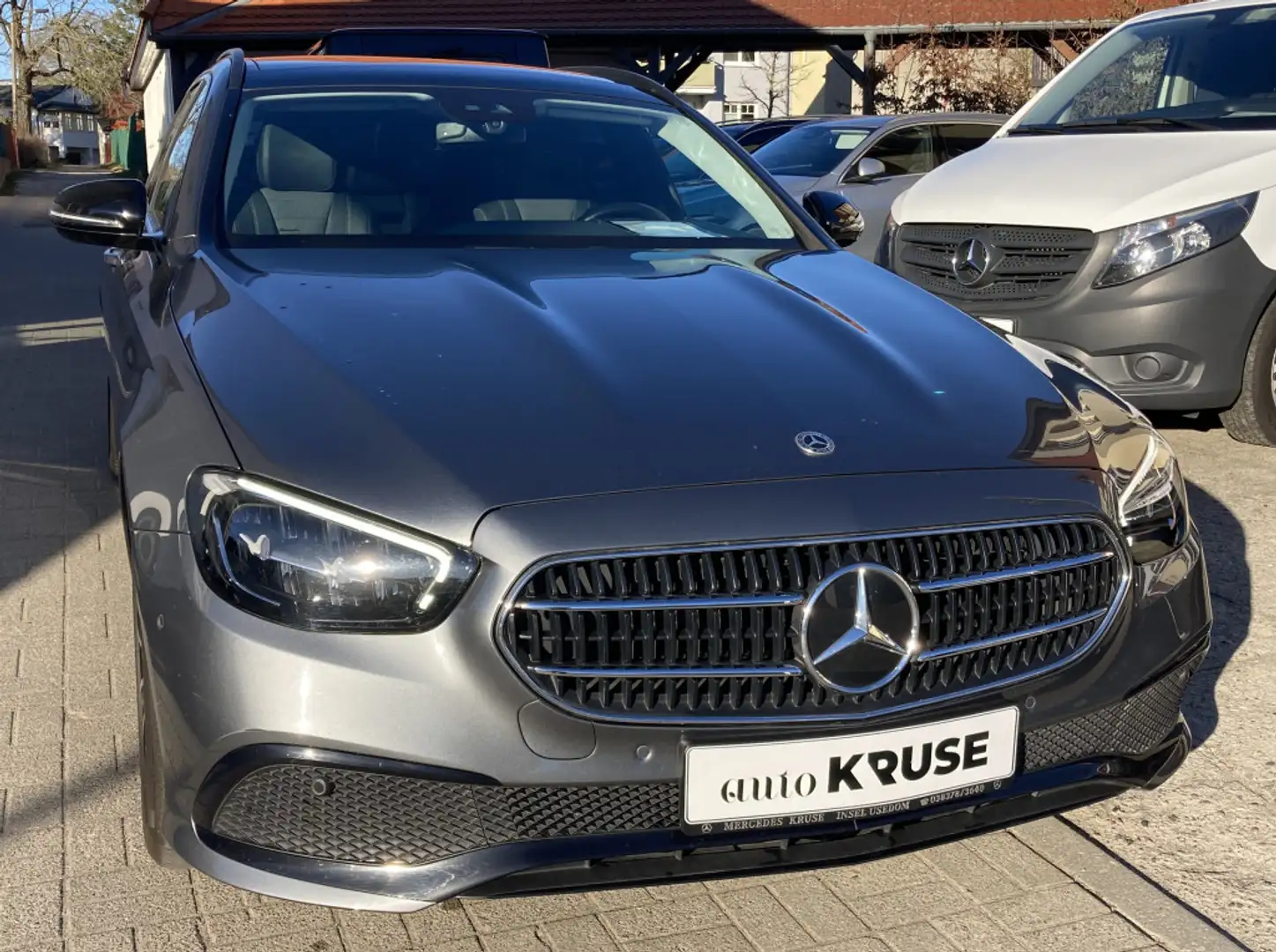 Mercedes-Benz E 200 *Avantg*Night-Paket*Pano*Sound*AZV Gris - 2