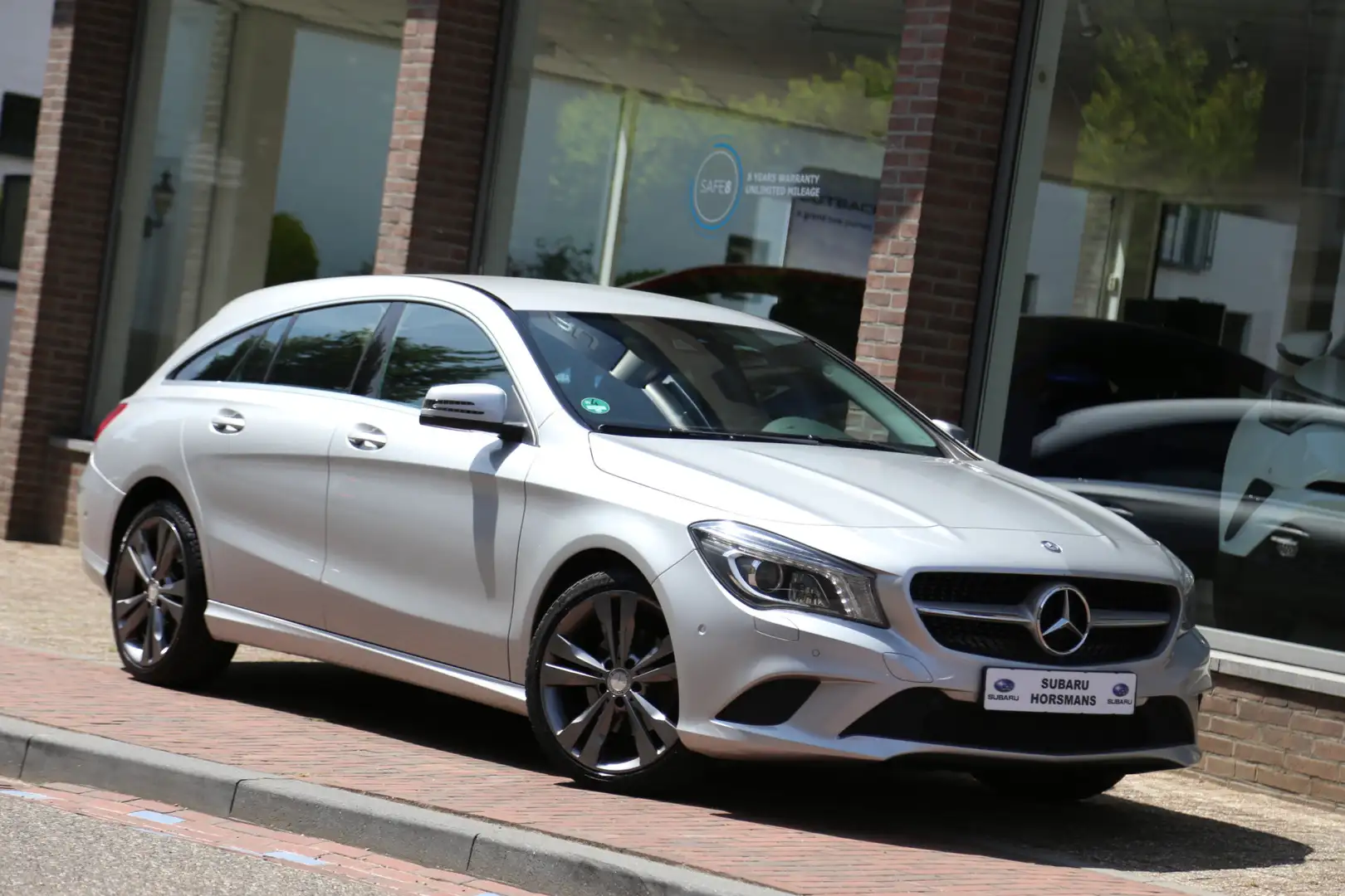 Mercedes-Benz CLA 200 Shooting Brake Ambition Leer Navi LED Grijs - 1