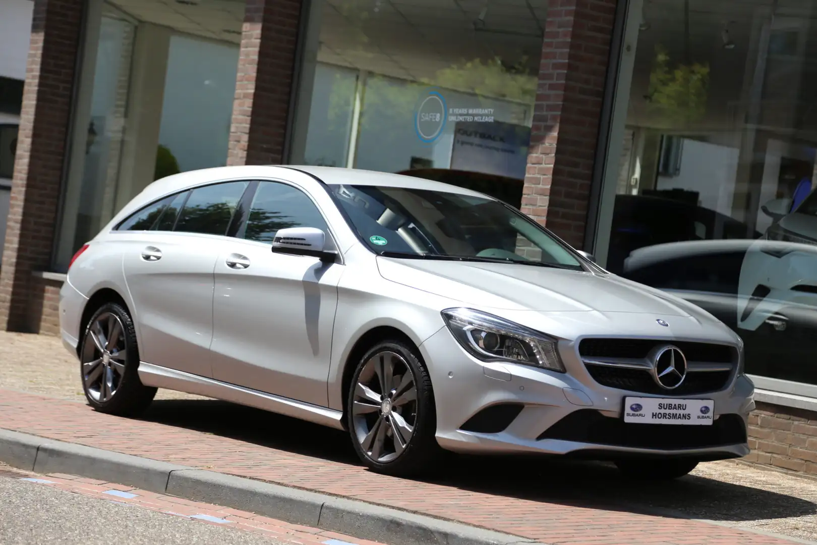Mercedes-Benz CLA 200 Shooting Brake Ambition Leer Navi LED Grijs - 2