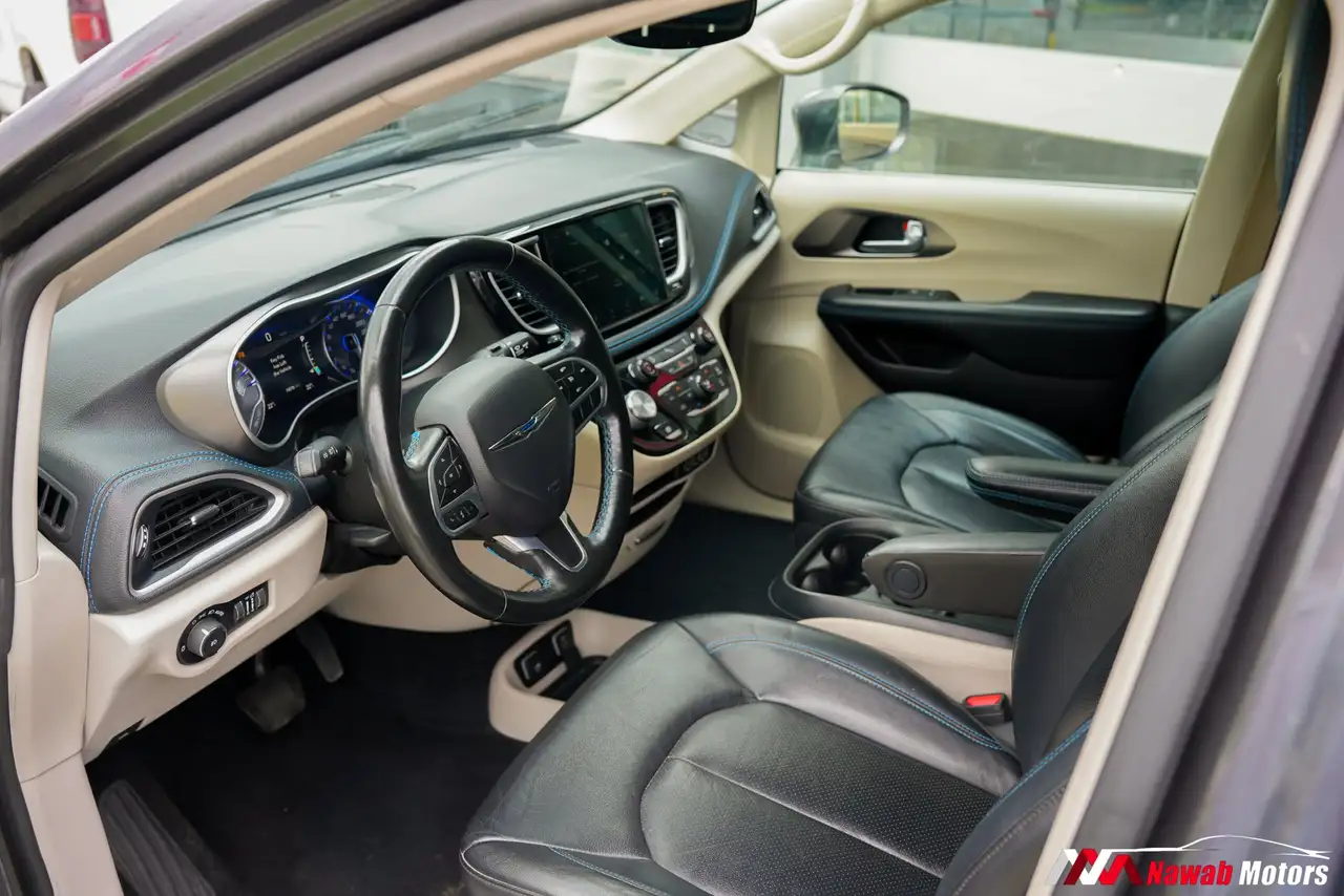 Chrysler Pacifica снимка Chrysler Pacifica