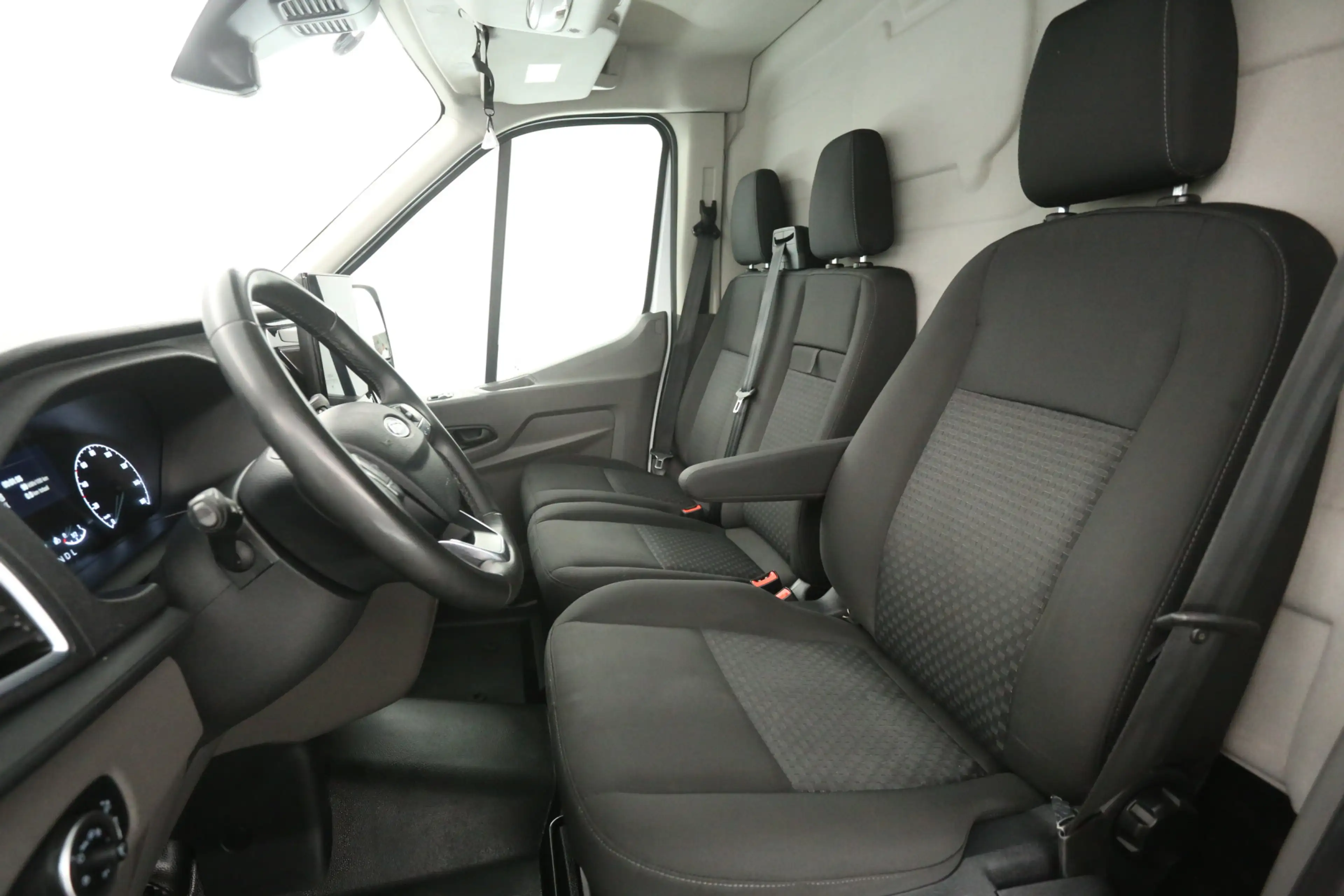 Ford E-Transit L3H2 68 kWh 184PK | Snelladen | SOH 94% | 360° Cam — photo 11