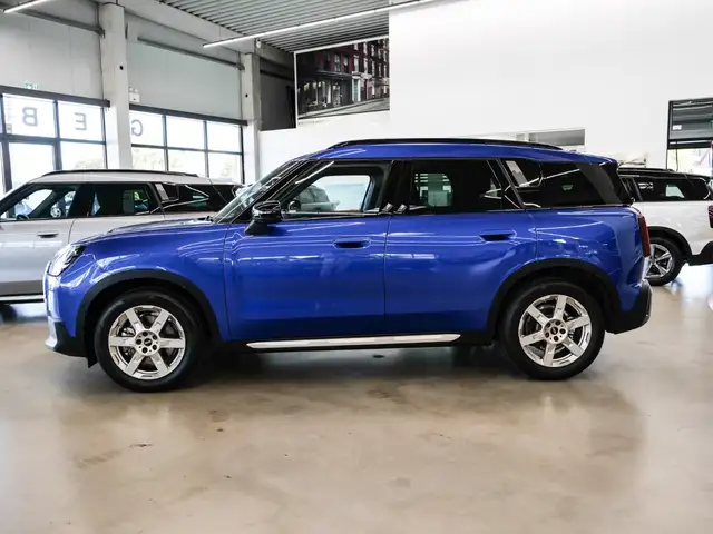 MINI Countryman view 4