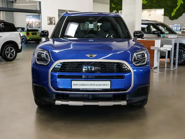 MINI Countryman view 3