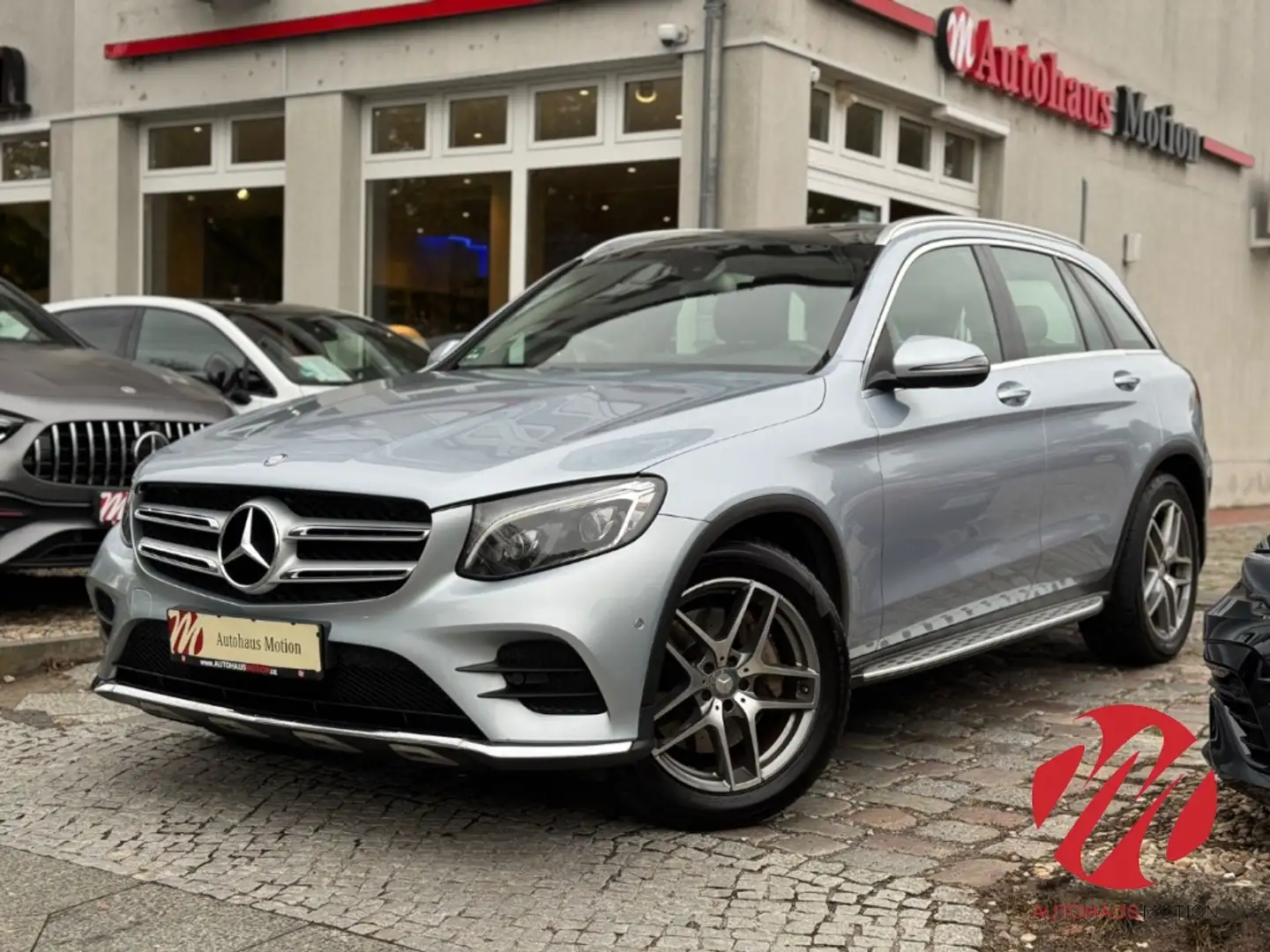 Mercedes-Benz GLC 220 d AMG line 4Matic Pano Navi LED Keyless Silber - 2