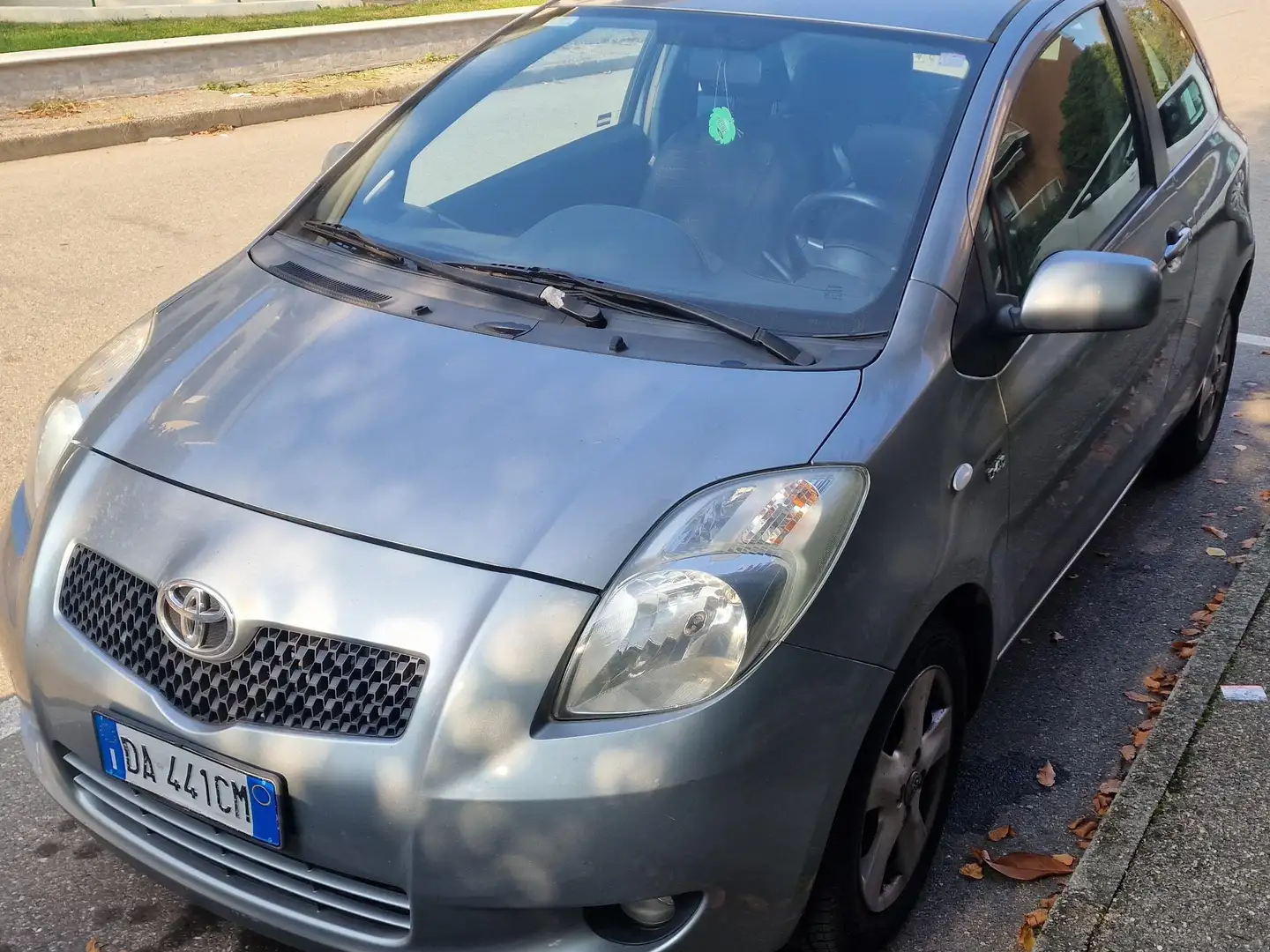Toyota Yaris Yaris II 2005 3p 1.4 d-4d Sol m-mt Grigio - 1