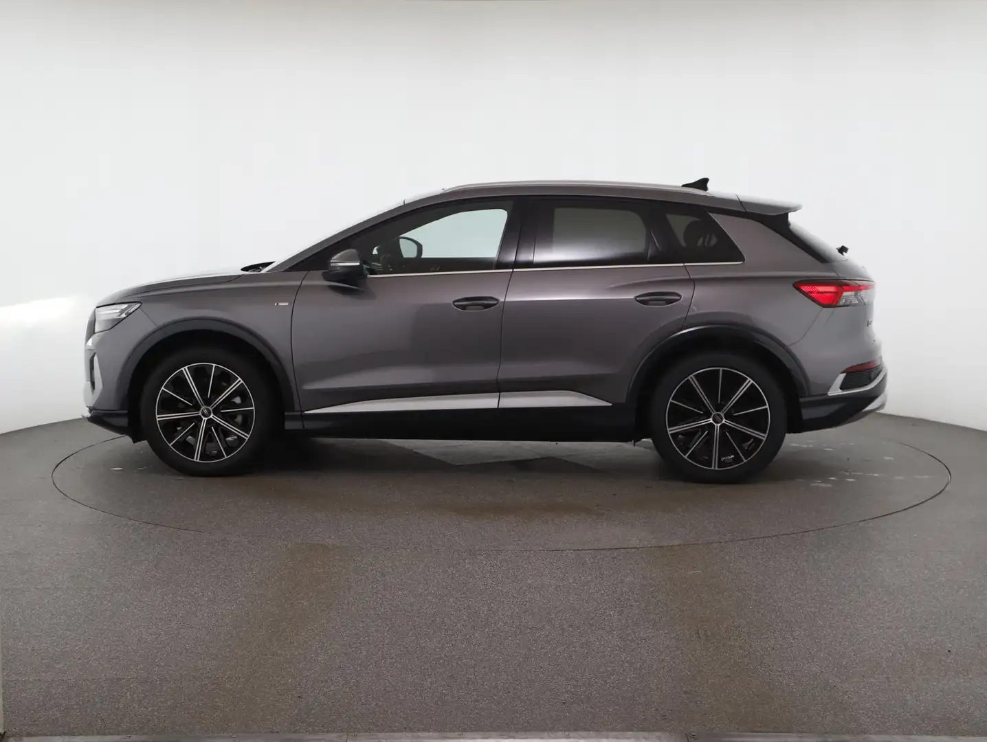 Audi Q4 e-tron Audi Q4 45 e-tron quattro business Grau - 2