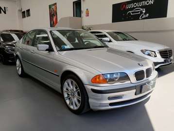 320i cat 4 porte Attiva