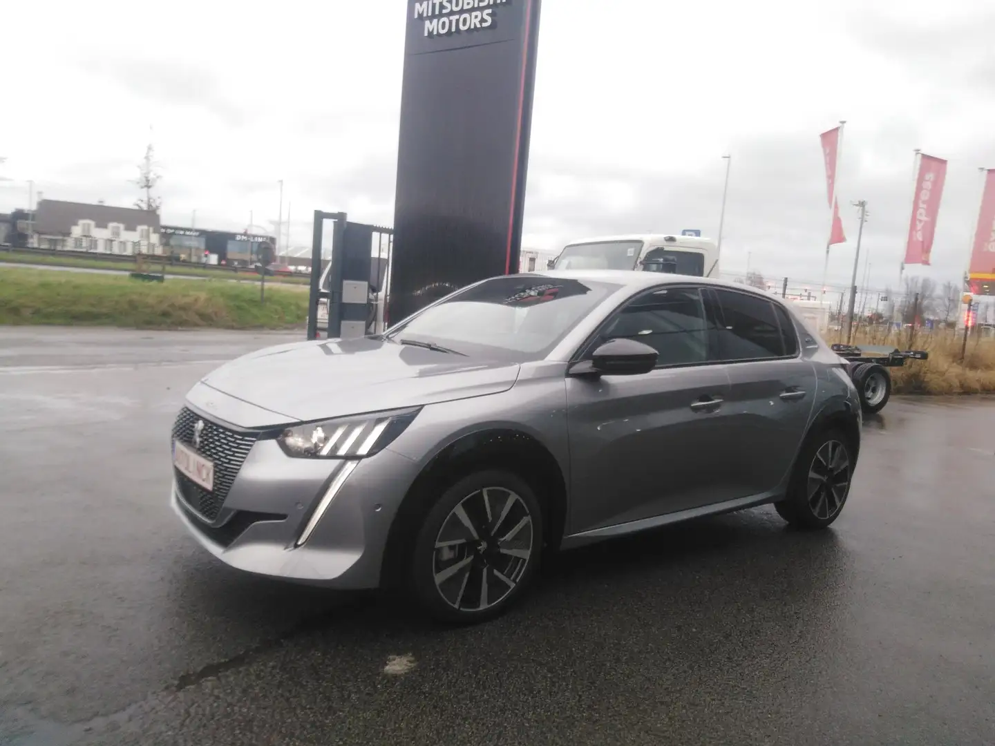 Peugeot e-208 50 kWh GT Grijs - 1