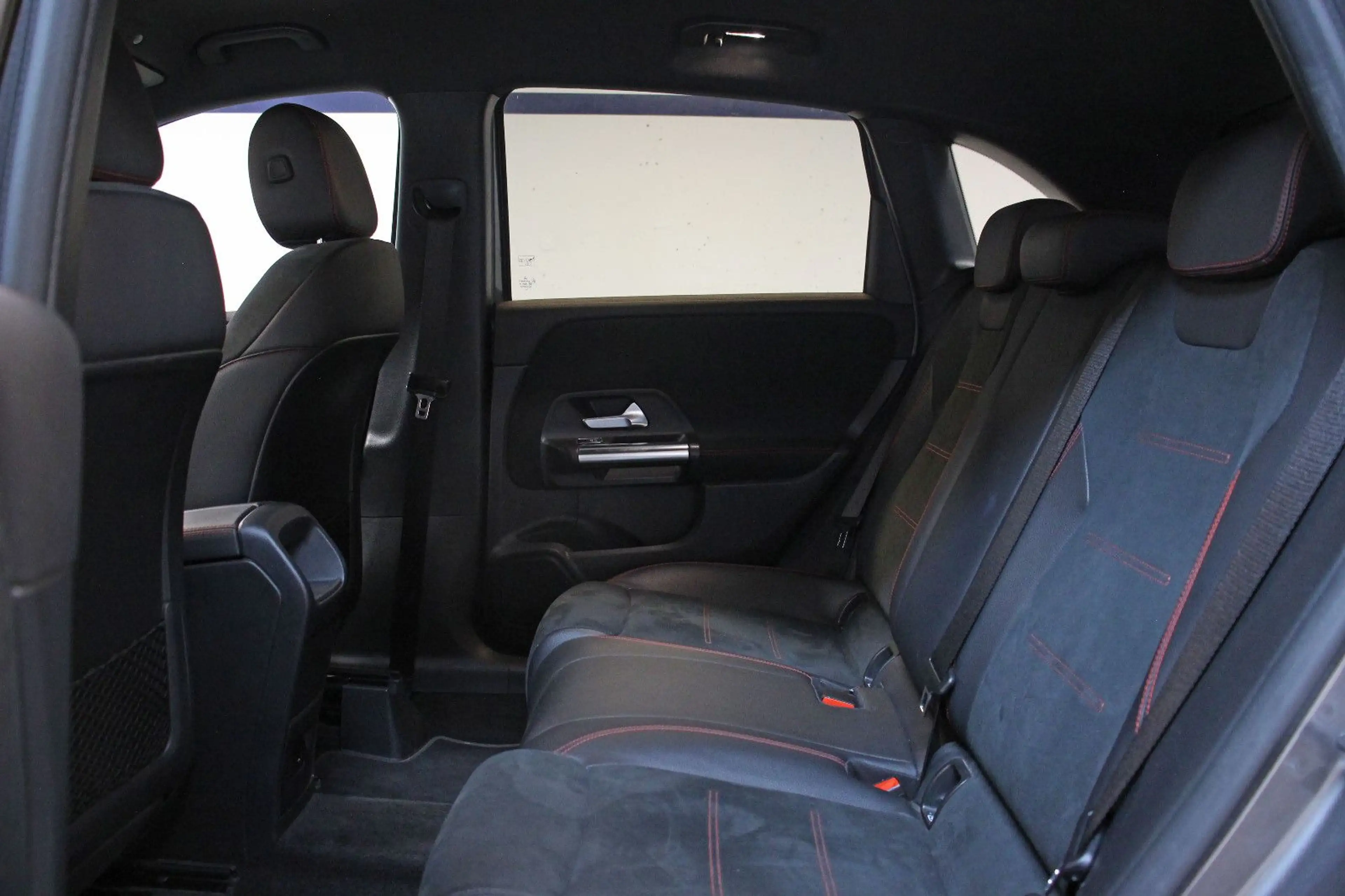 Mercedes-Benz B 220 d AMG-line *KAMERA/AHK/MBUX/DAB/S.HEFT/LED* — photo 14