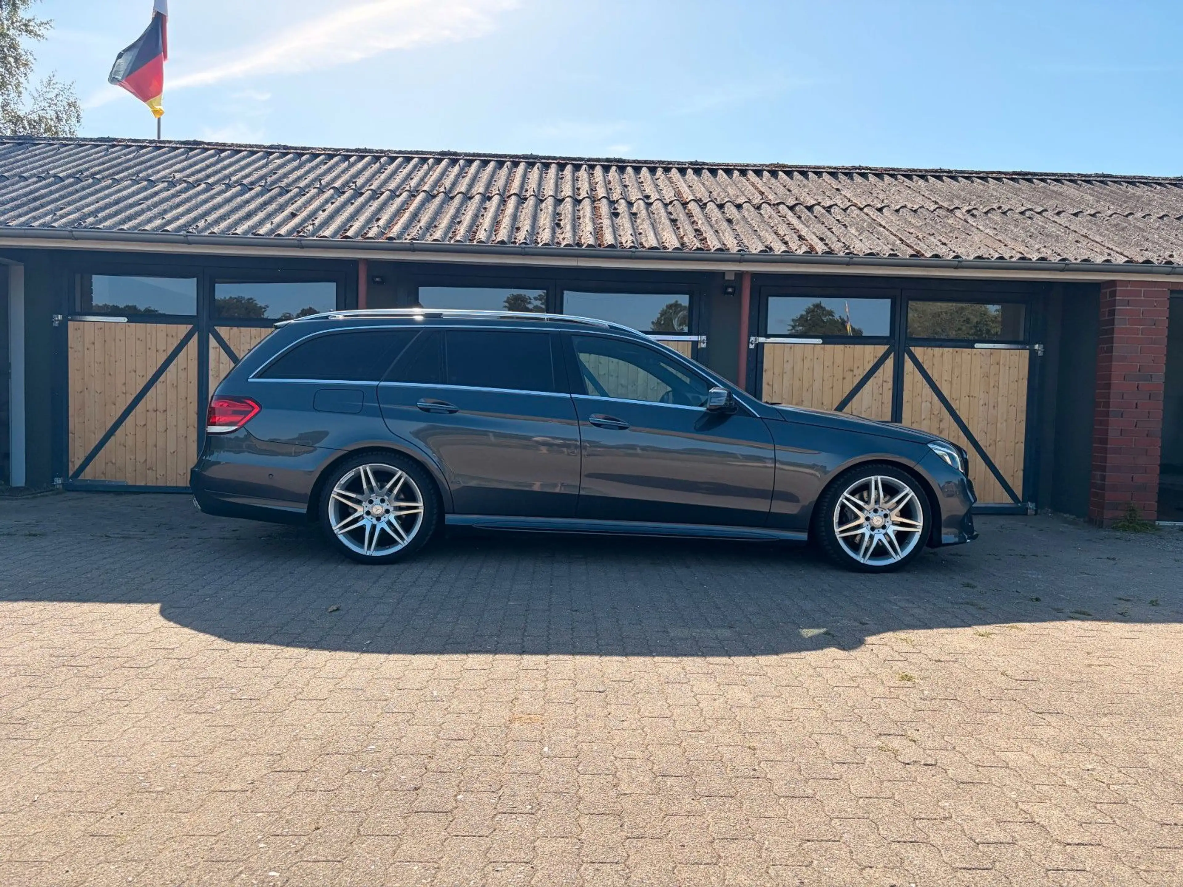 Mercedes-Benz E 350 D BlueTec 4M AMG/SHGD/MEM/360/AIR/ILS/KEYL — photo 6