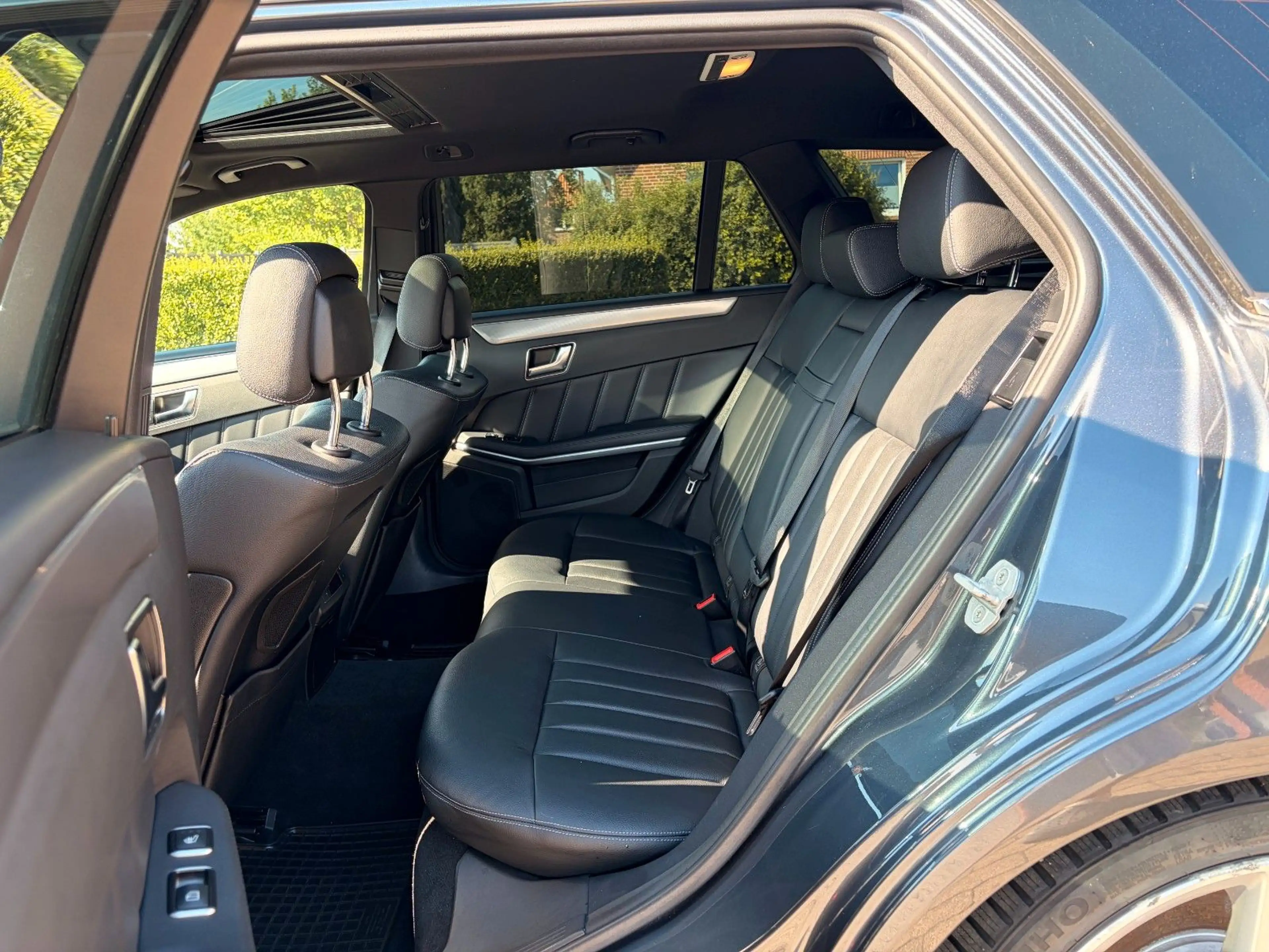 Mercedes-Benz E 350 D BlueTec 4M AMG/SHGD/MEM/360/AIR/ILS/KEYL — photo 13