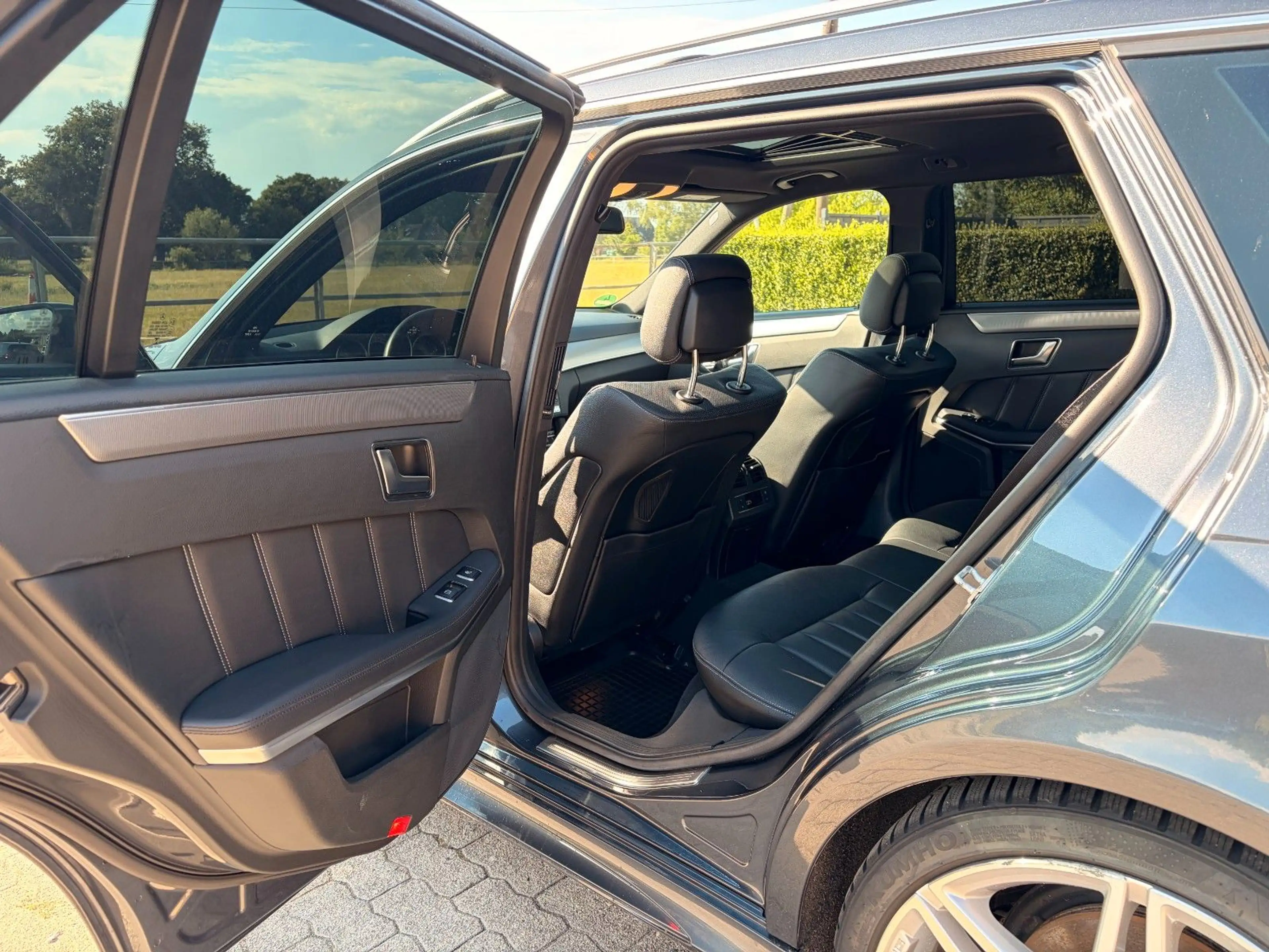Mercedes-Benz E 350 D BlueTec 4M AMG/SHGD/MEM/360/AIR/ILS/KEYL — photo 12