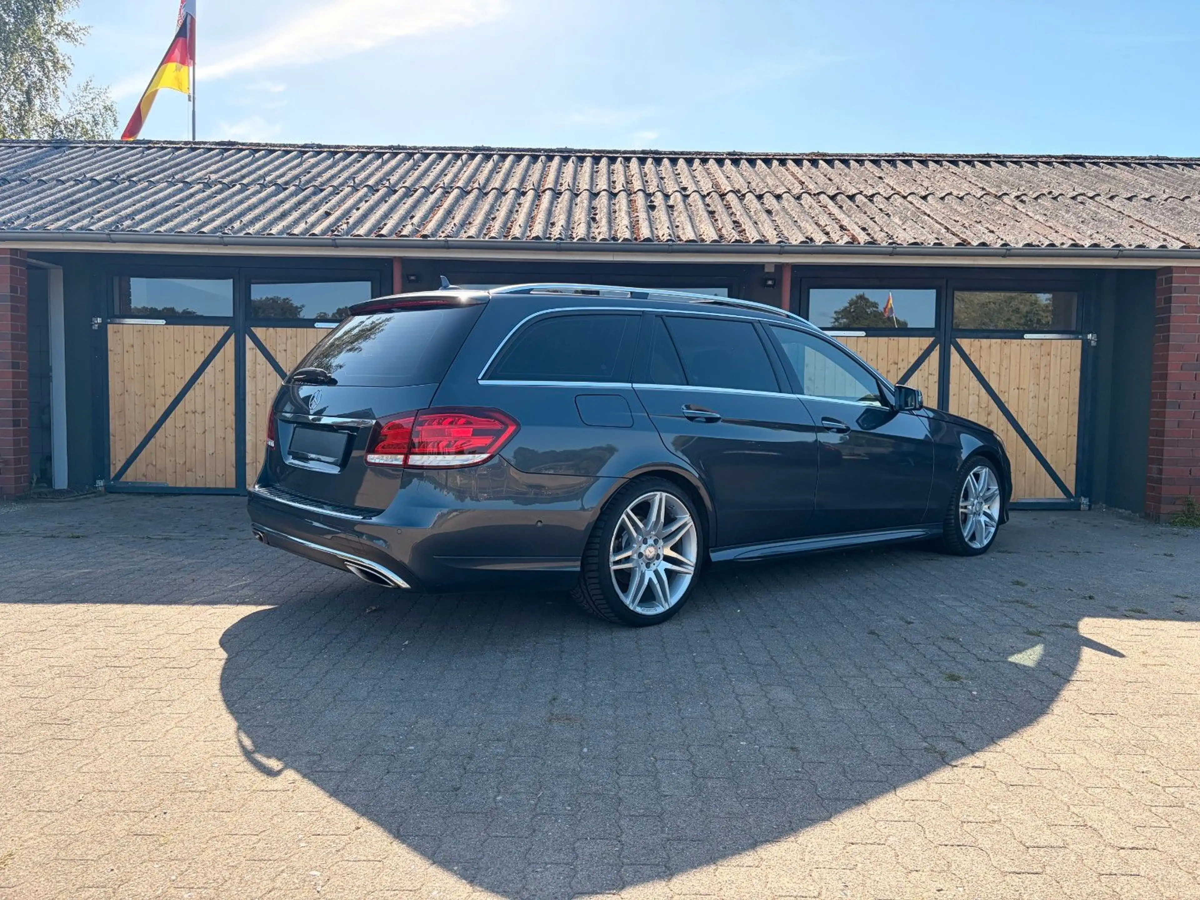 Mercedes-Benz E 350 D BlueTec 4M AMG/SHGD/MEM/360/AIR/ILS/KEYL — photo 5