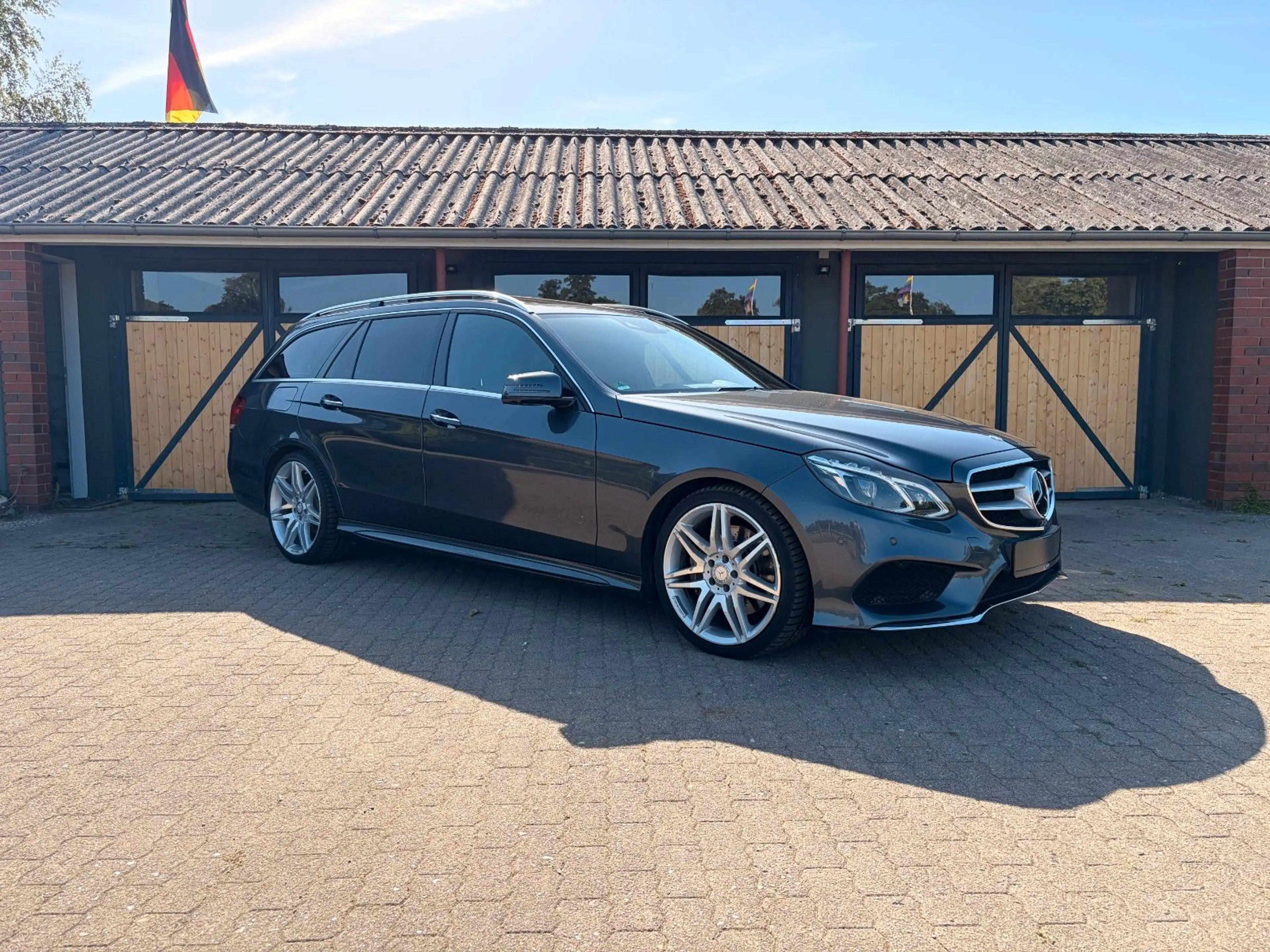 Mercedes-Benz E 350 D BlueTec 4M AMG/SHGD/MEM/360/AIR/ILS/KEYL — photo 7