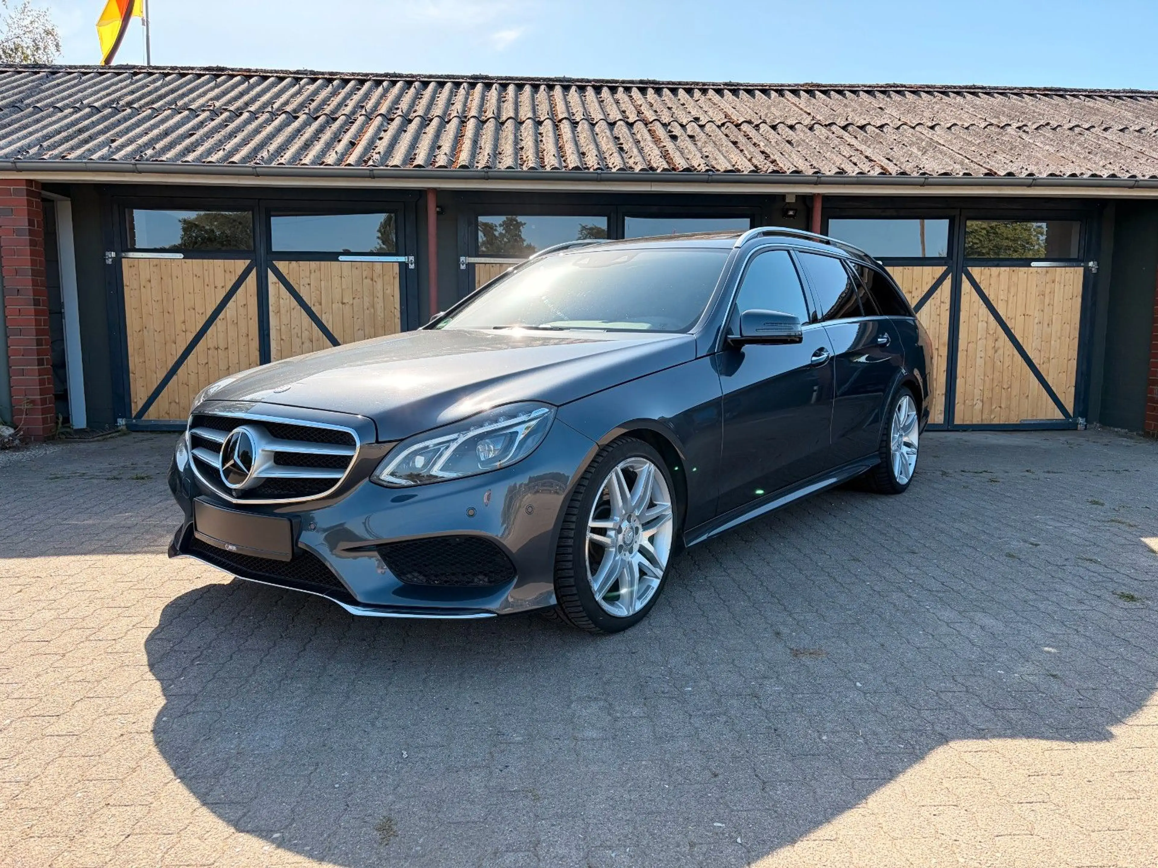 Mercedes-Benz E 350 D BlueTec 4M AMG/SHGD/MEM/360/AIR/ILS/KEYL