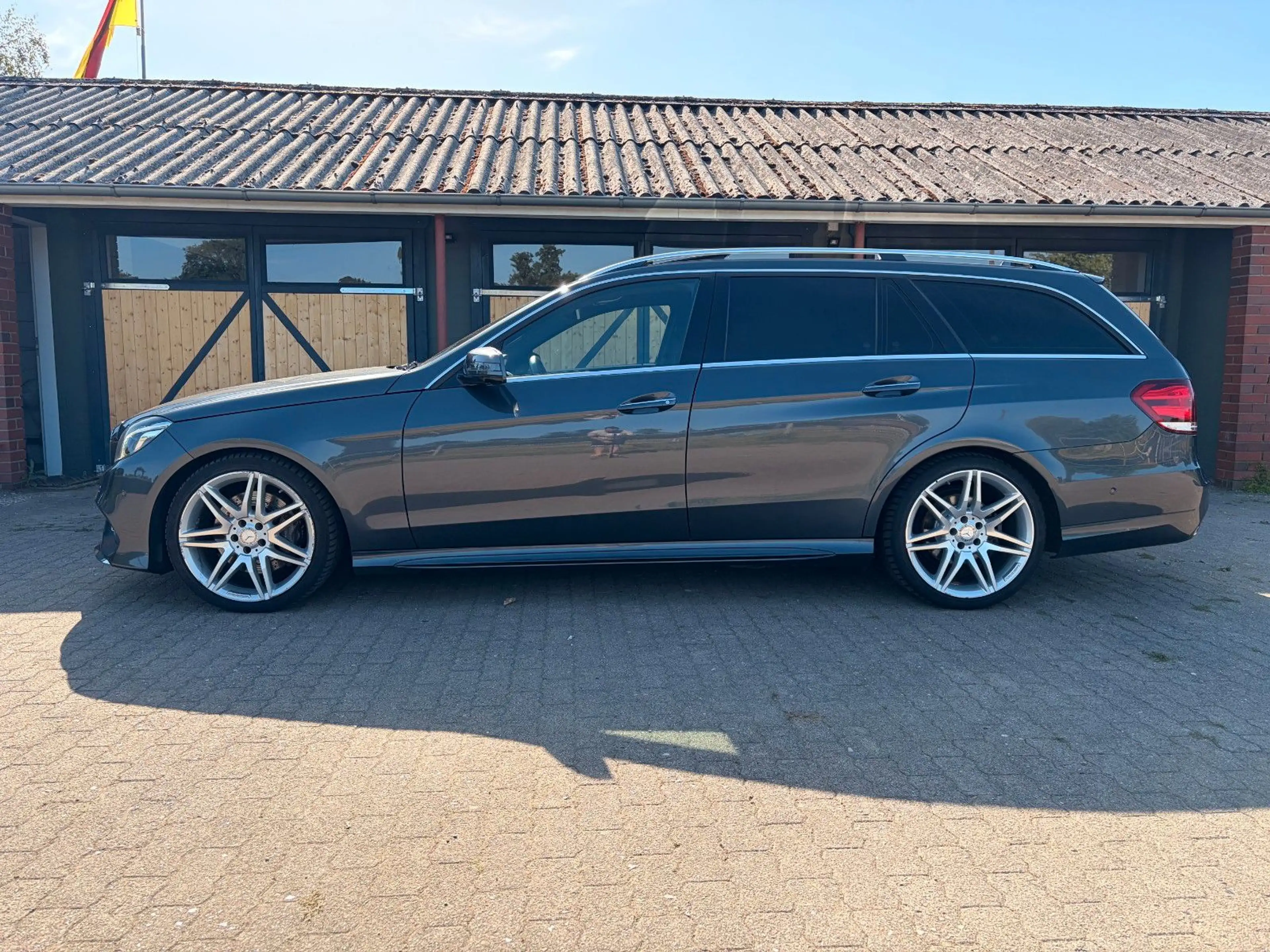 Mercedes-Benz E 350 D BlueTec 4M AMG/SHGD/MEM/360/AIR/ILS/KEYL — photo 2