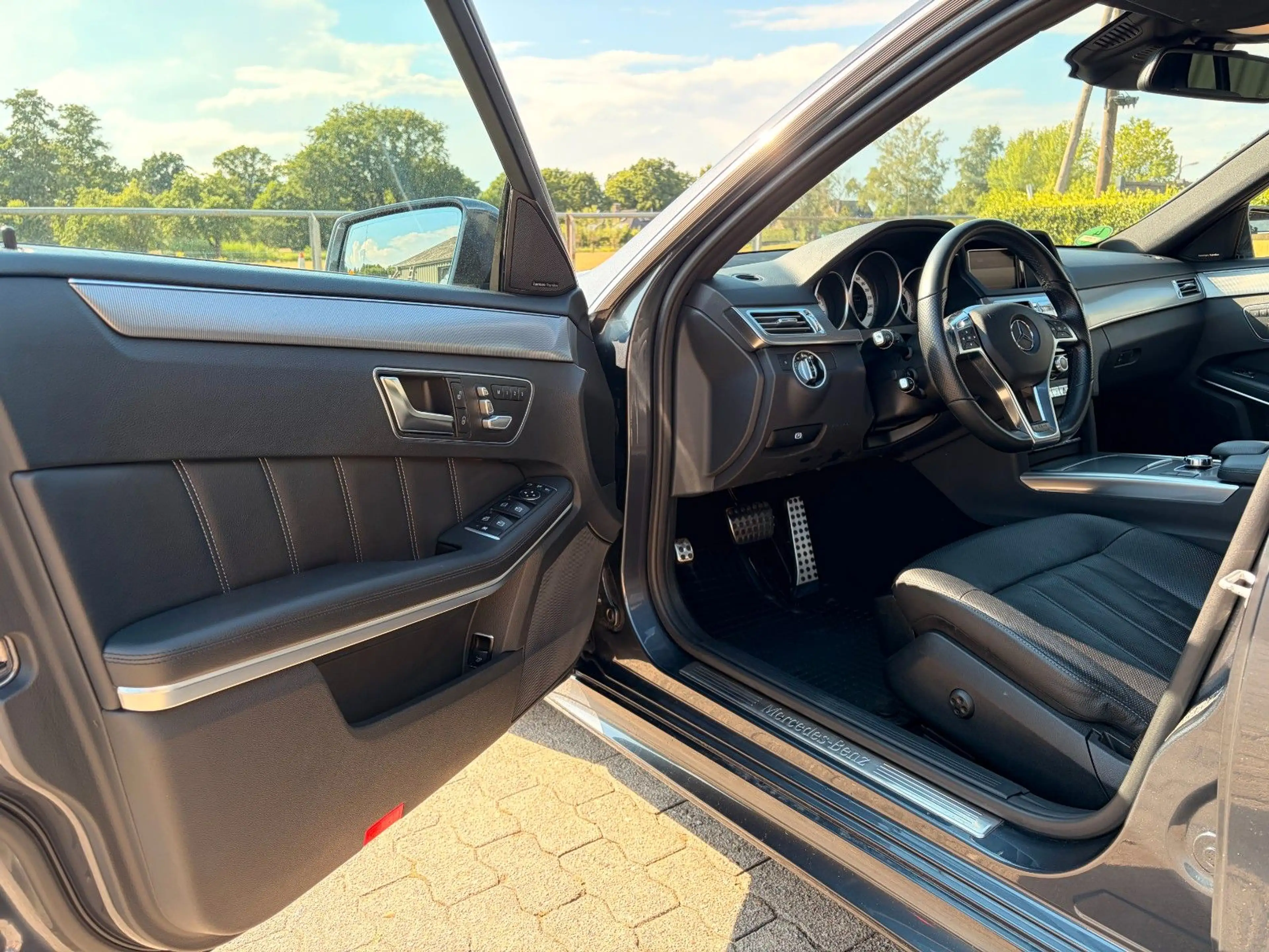 Mercedes-Benz E 350 D BlueTec 4M AMG/SHGD/MEM/360/AIR/ILS/KEYL — photo 11