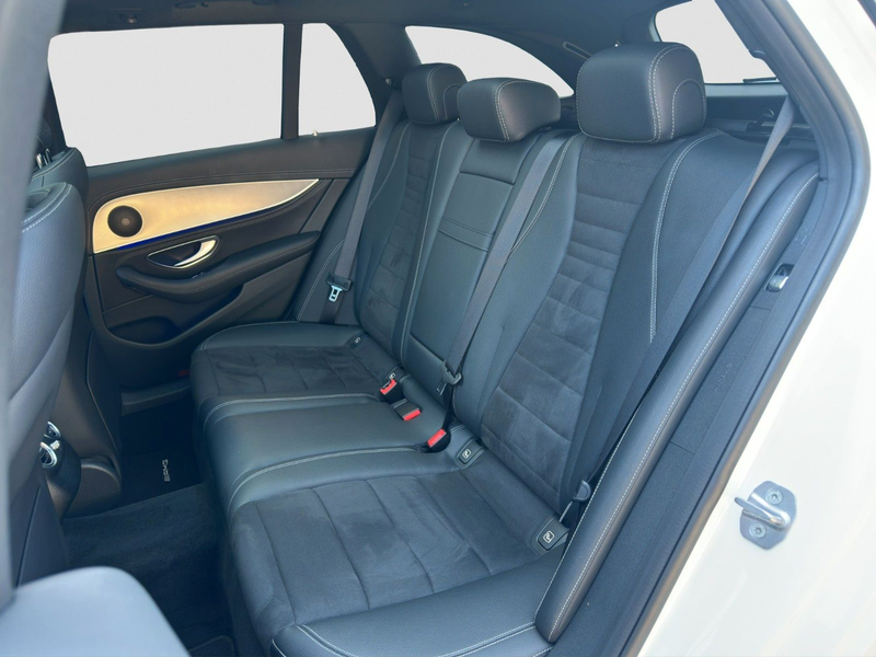 Mercedes-Benz E 220 dT AMG MULTIB DISTR 360° PANO NIGHT CARPLAY — photo 13
