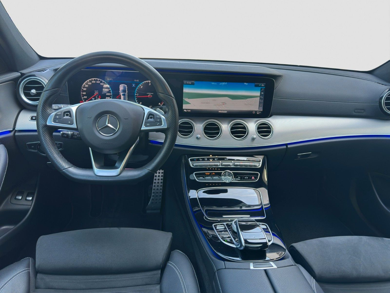 Mercedes-Benz E 220 dT AMG MULTIB DISTR 360° PANO NIGHT CARPLAY — photo 15