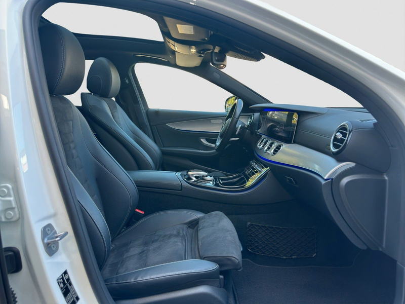 Mercedes-Benz E 220 dT AMG MULTIB DISTR 360° PANO NIGHT CARPLAY — photo 10