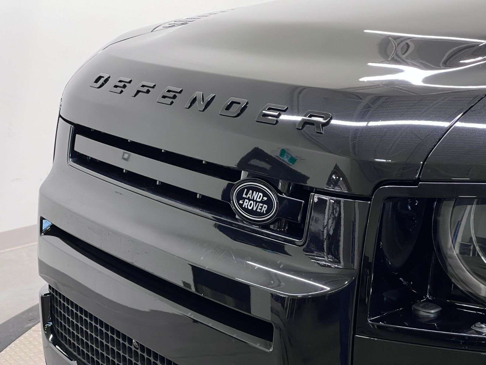 2026 Land Rover Defender 110 P400 X-DYNAMIC SE thumb 11