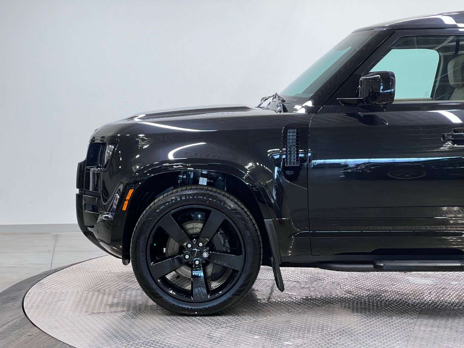 2026 Land Rover Defender 110 P400 X-DYNAMIC SE thumb 9