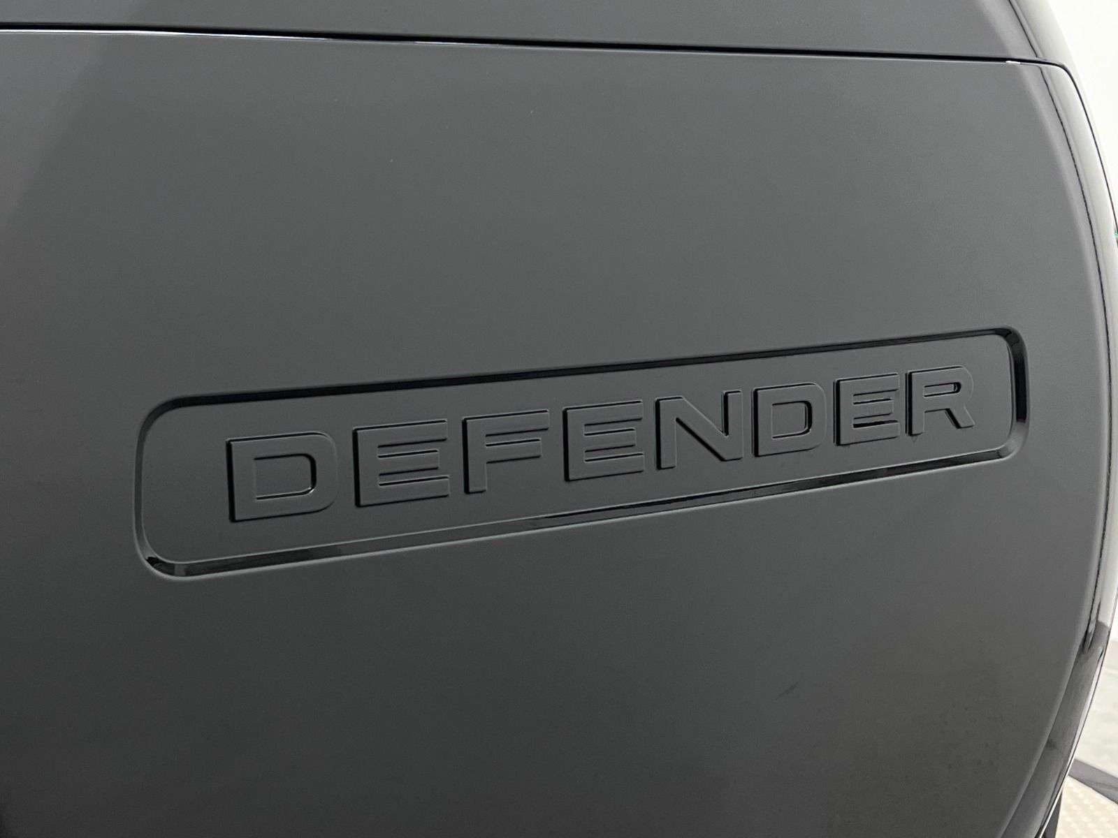 2026 Land Rover Defender 110 P400 X-DYNAMIC SE thumb 12
