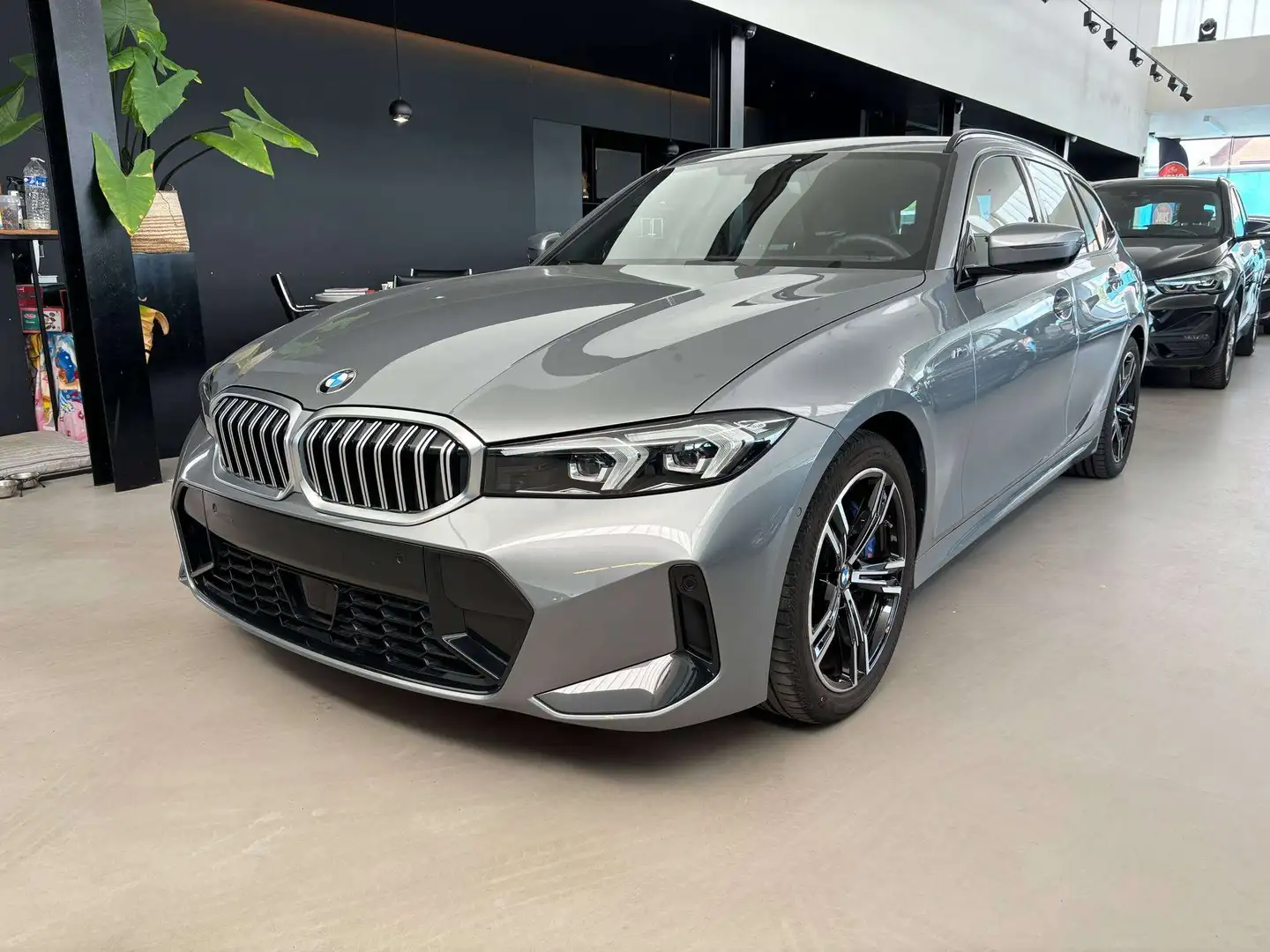 BMW 330 iA M PAKKET Camera/Cockpit plus/Stop\u0026Go/Shado Gris - 1
