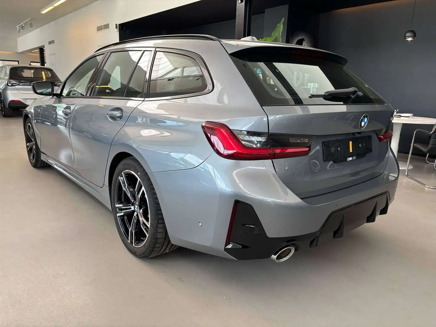 BMW 330 iA M PAKKET Camera/Cockpit plus/Stop\u0026Go/Shado Gris - 2