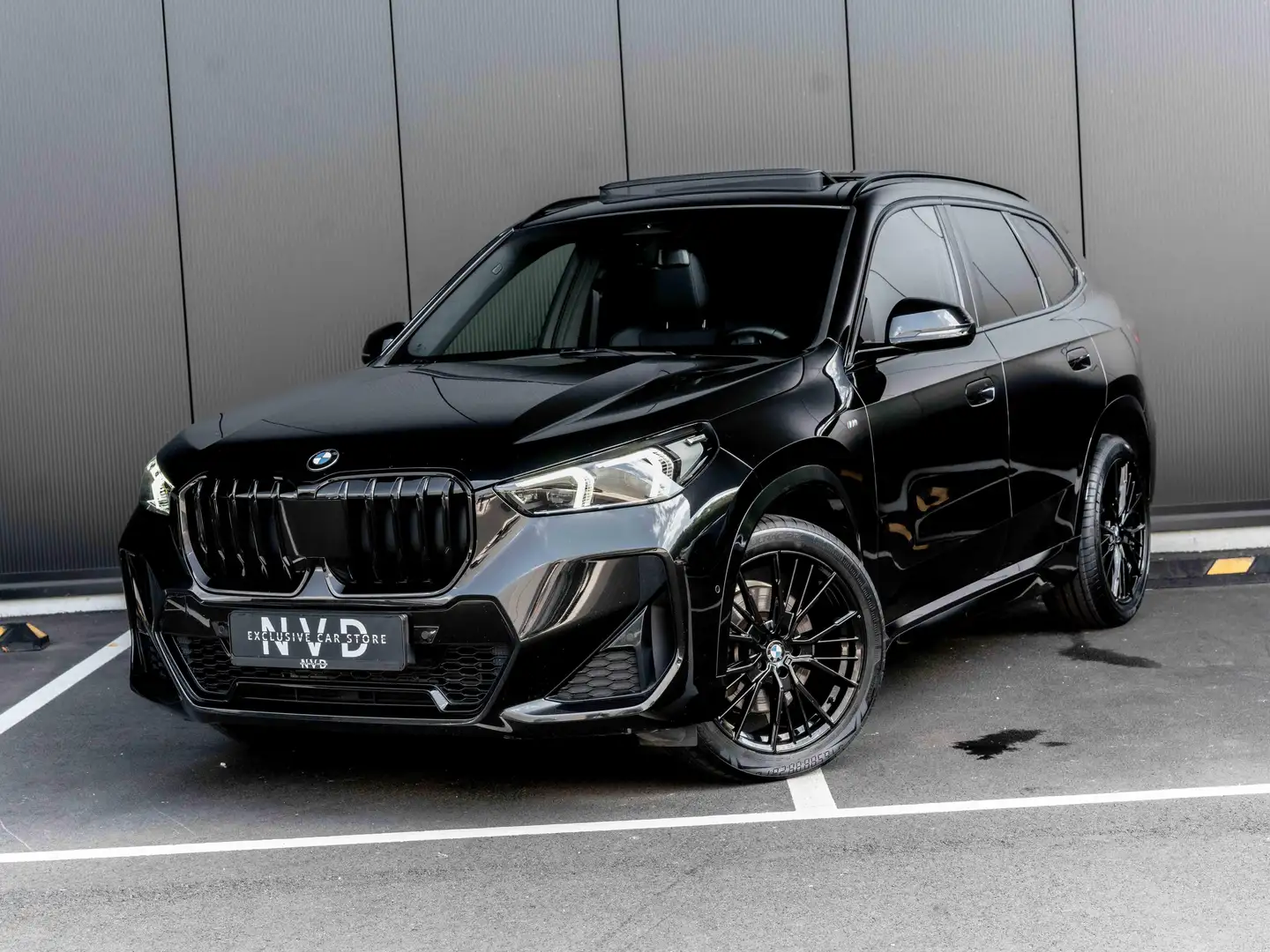 BMW X1 20i M Sport | Pano | ACC | Memory seats | H.kardon Zwart - 1