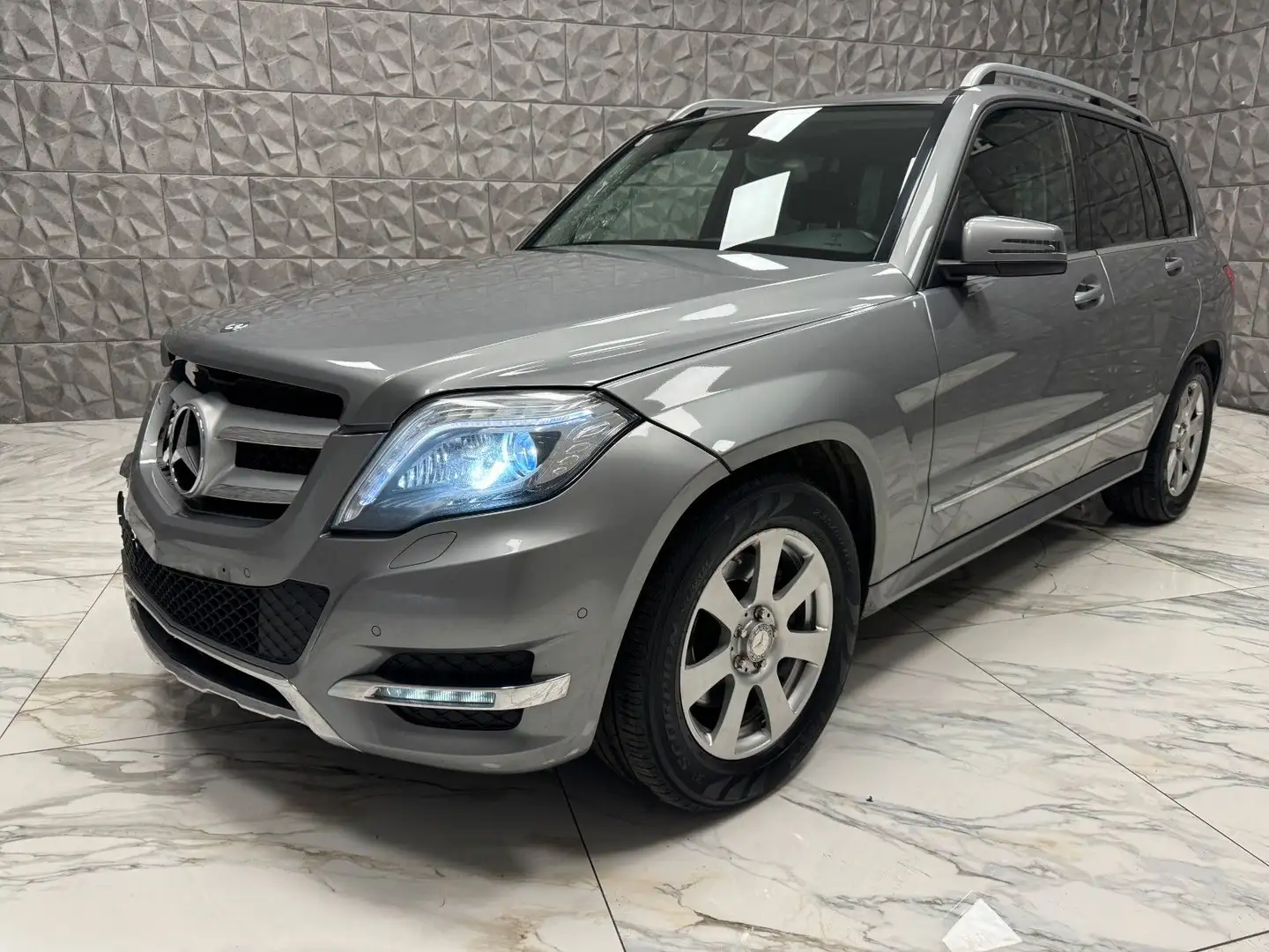 Mercedes-Benz GLK 220 Mercedes-Benz GLK 220 BlueTec 4MATIC Silber - 1
